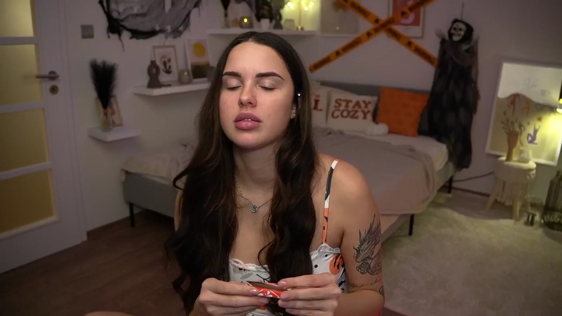 Gallery image thumbnail from cinnabellee's myfreecams stream on, 10/13/2024, 19:51 image 20 of 20
