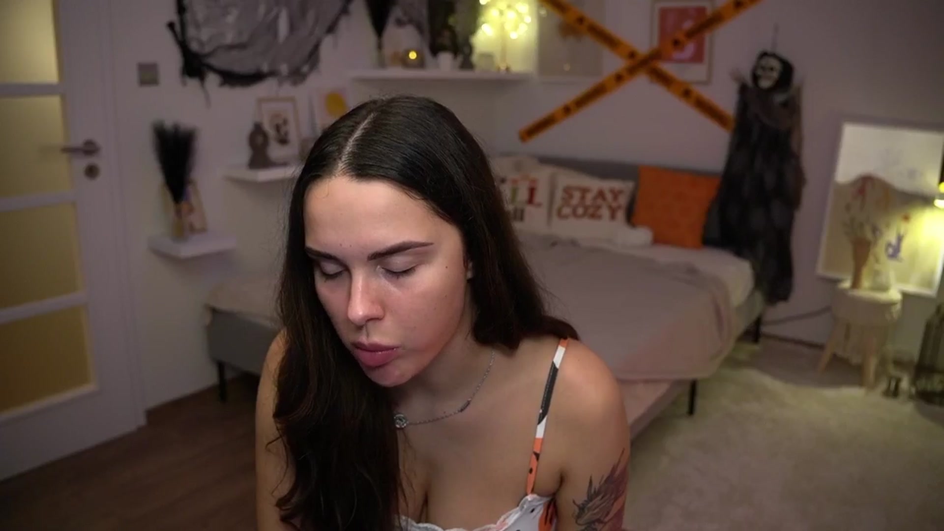 Gallery image thumbnail from cinnabellee's myfreecams stream on, 10/13/2024, 19:51 image 17 of 20