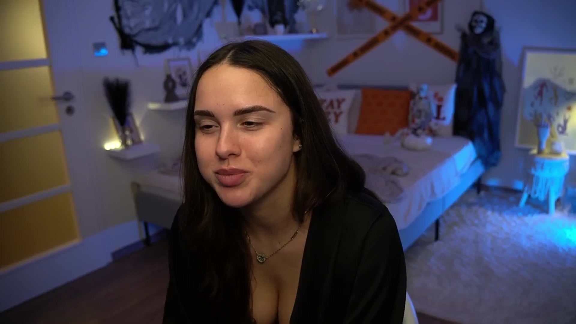 Gallery image thumbnail from cinnabellee's myfreecams stream on, 10/21/2024, 21:18 image 4 of 20