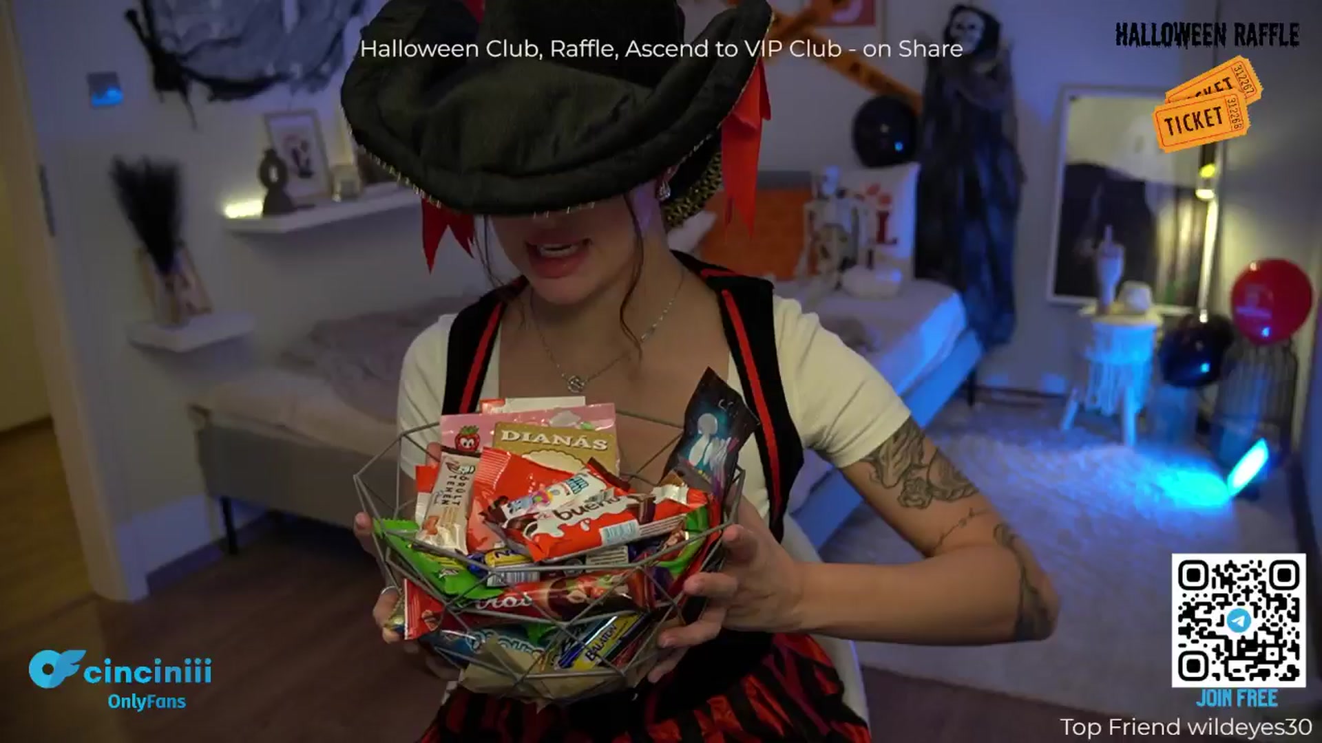 Gallery image thumbnail from cinnabellee's myfreecams stream on, 10/31/2024, 24:05 image 10 of 20
