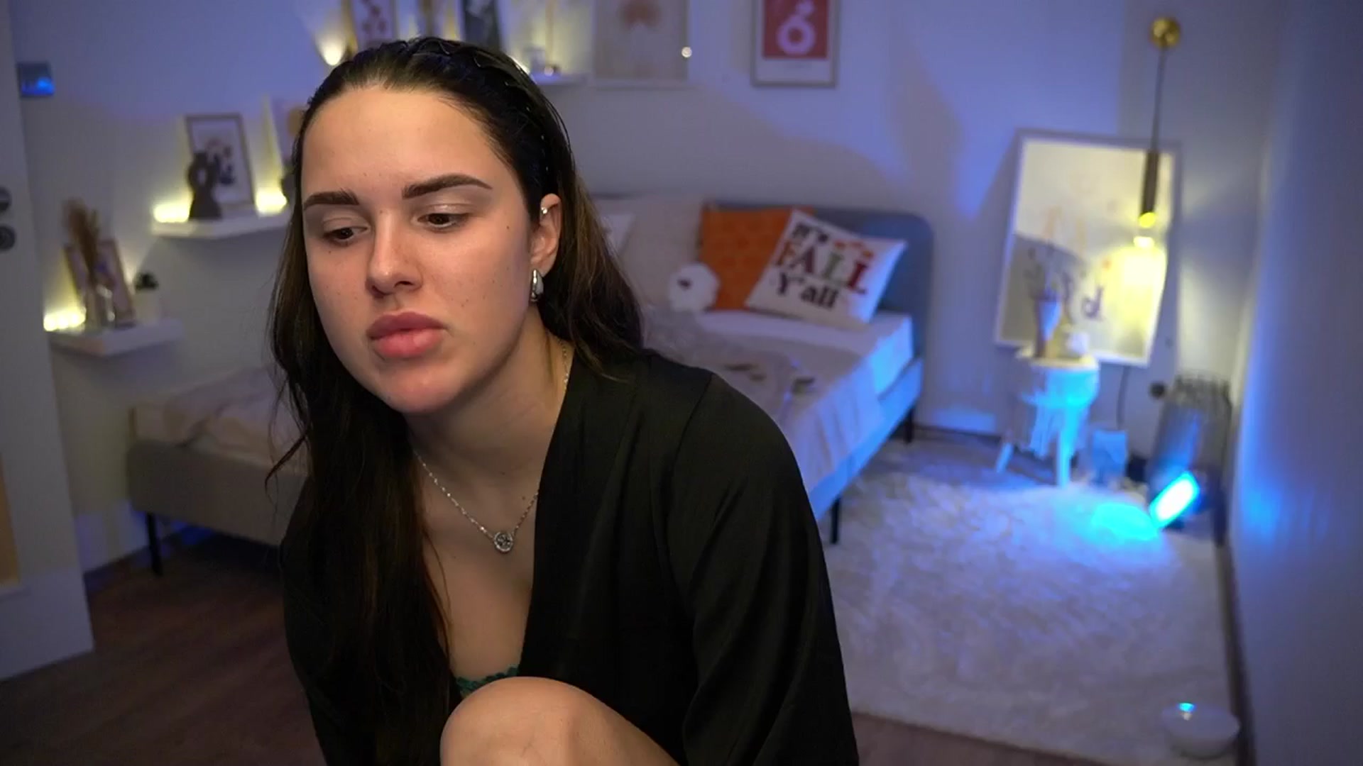 Gallery image thumbnail from cinnabellee's myfreecams stream on, 11/06/2024, 19:52 image 19 of 20