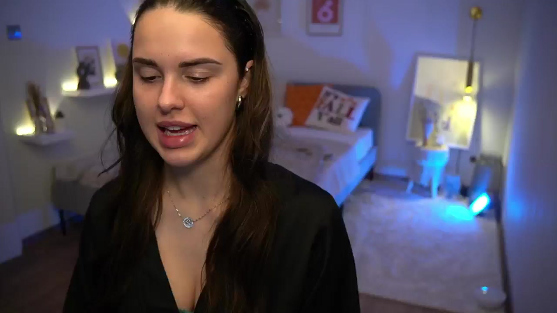 Gallery image thumbnail from cinnabellee's myfreecams stream on, 11/06/2024, 19:52 image 6 of 20
