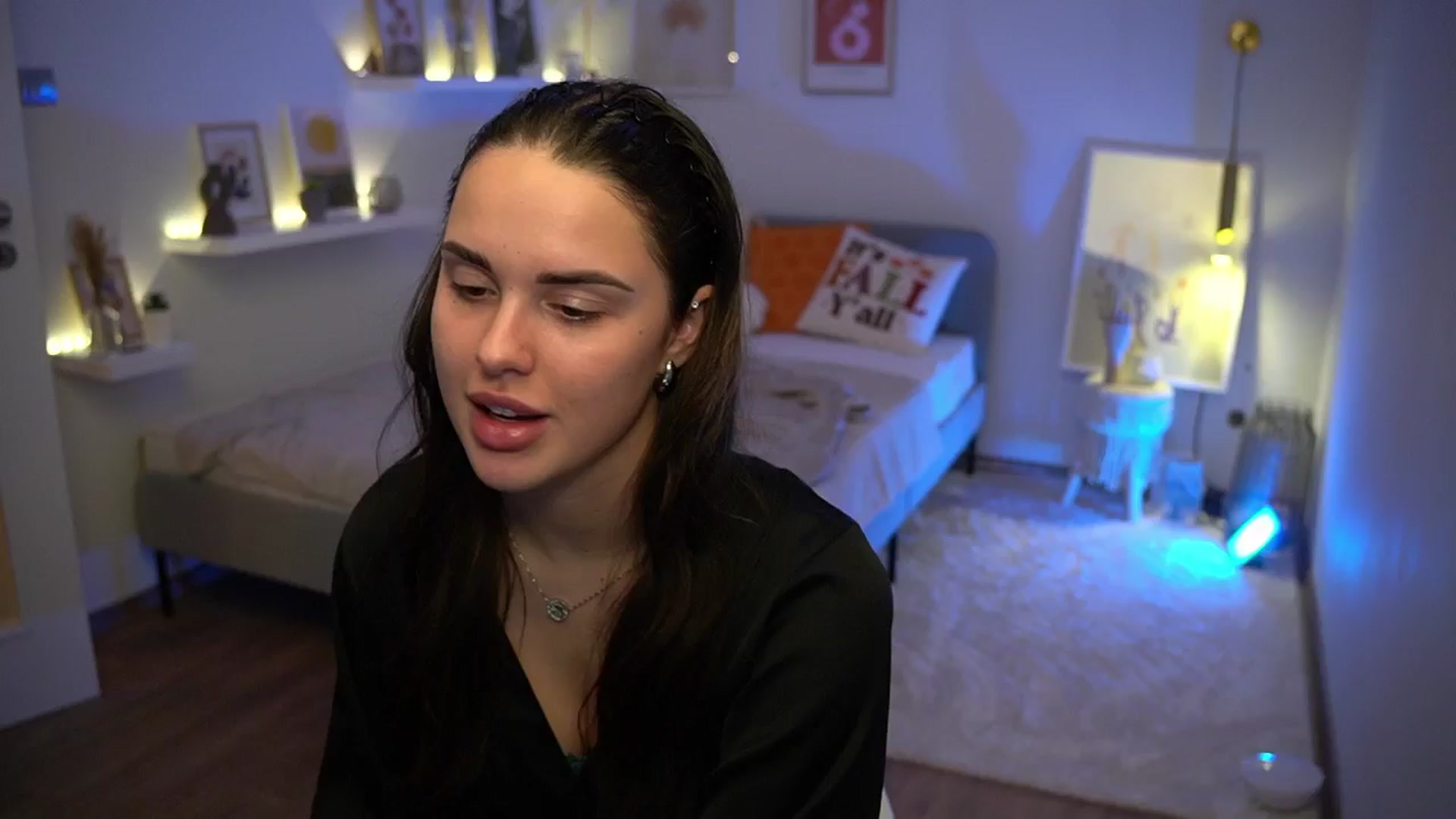 Gallery image thumbnail from cinnabellee's myfreecams stream on, 11/06/2024, 19:52 image 17 of 20