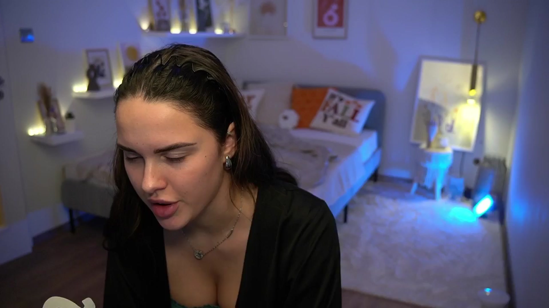 Gallery image thumbnail from cinnabellee's myfreecams stream on, 11/06/2024, 22:03 image 5 of 20