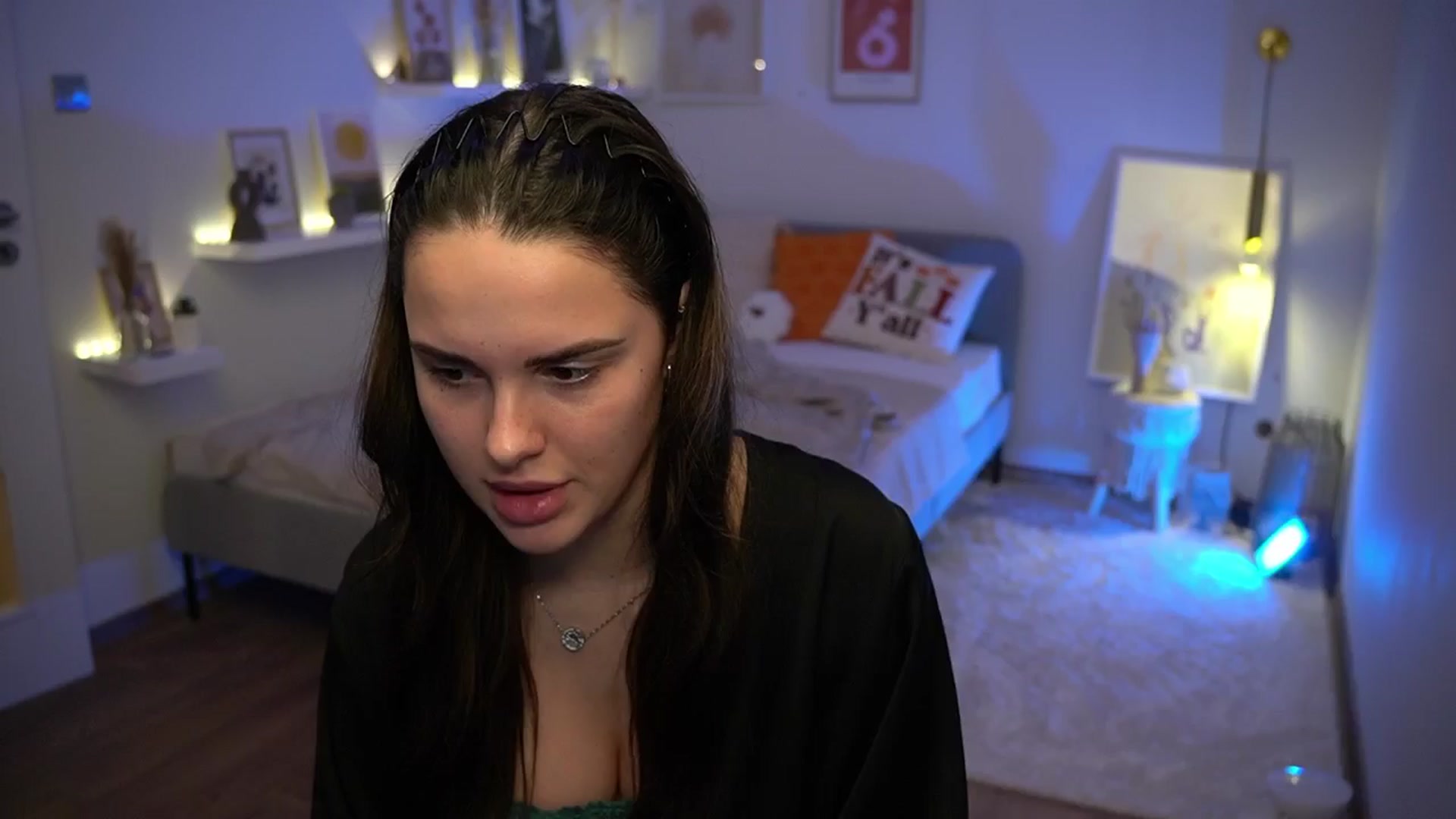 Gallery image thumbnail from cinnabellee's myfreecams stream on, 11/06/2024, 22:03 image 3 of 20