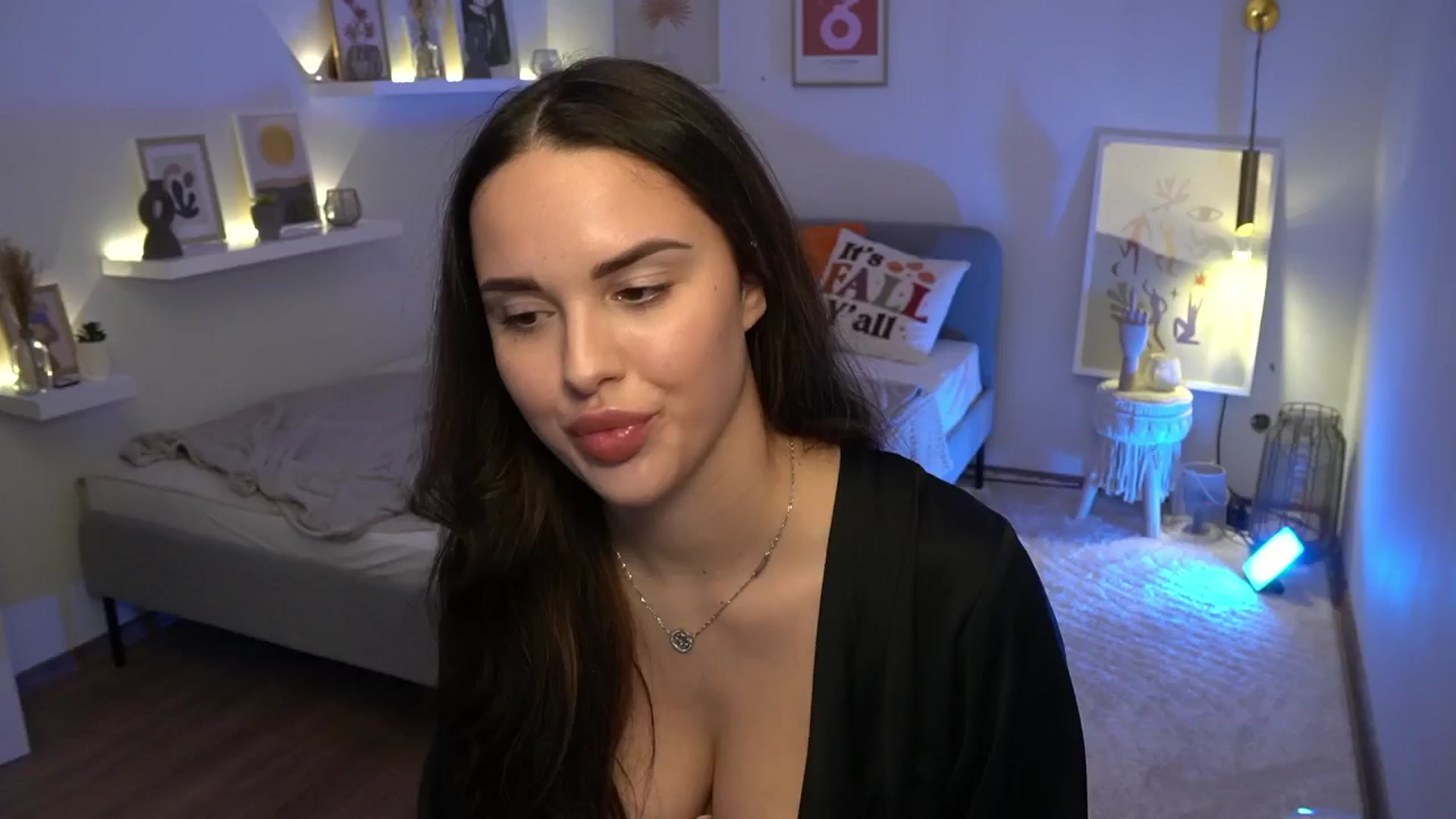 Gallery image thumbnail from cinnabellee's myfreecams stream on, 11/10/2024, 20:09 image 10 of 20
