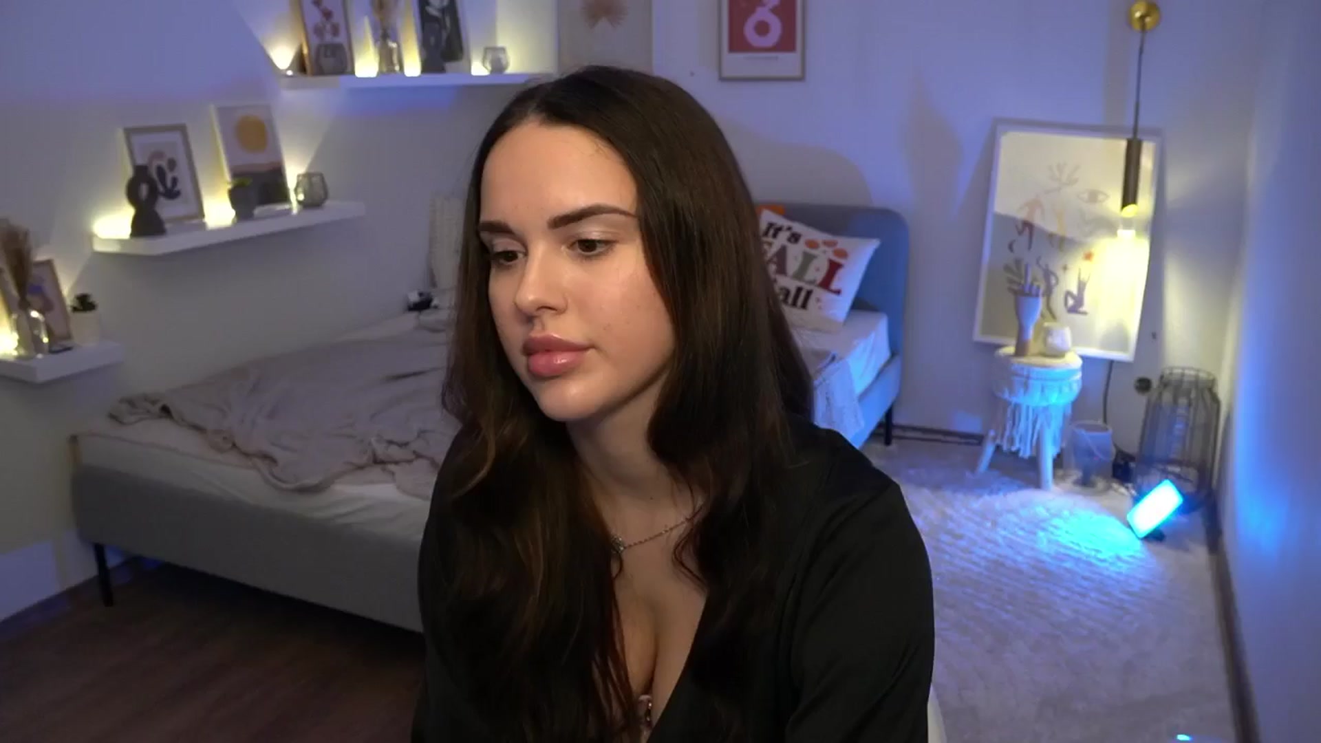 Gallery image thumbnail from cinnabellee's myfreecams stream on, 11/10/2024, 20:09 image 4 of 20