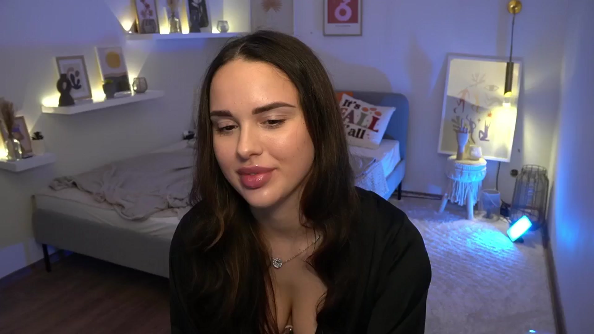 Gallery image thumbnail from cinnabellee's myfreecams stream on, 11/10/2024, 20:09 image 2 of 20