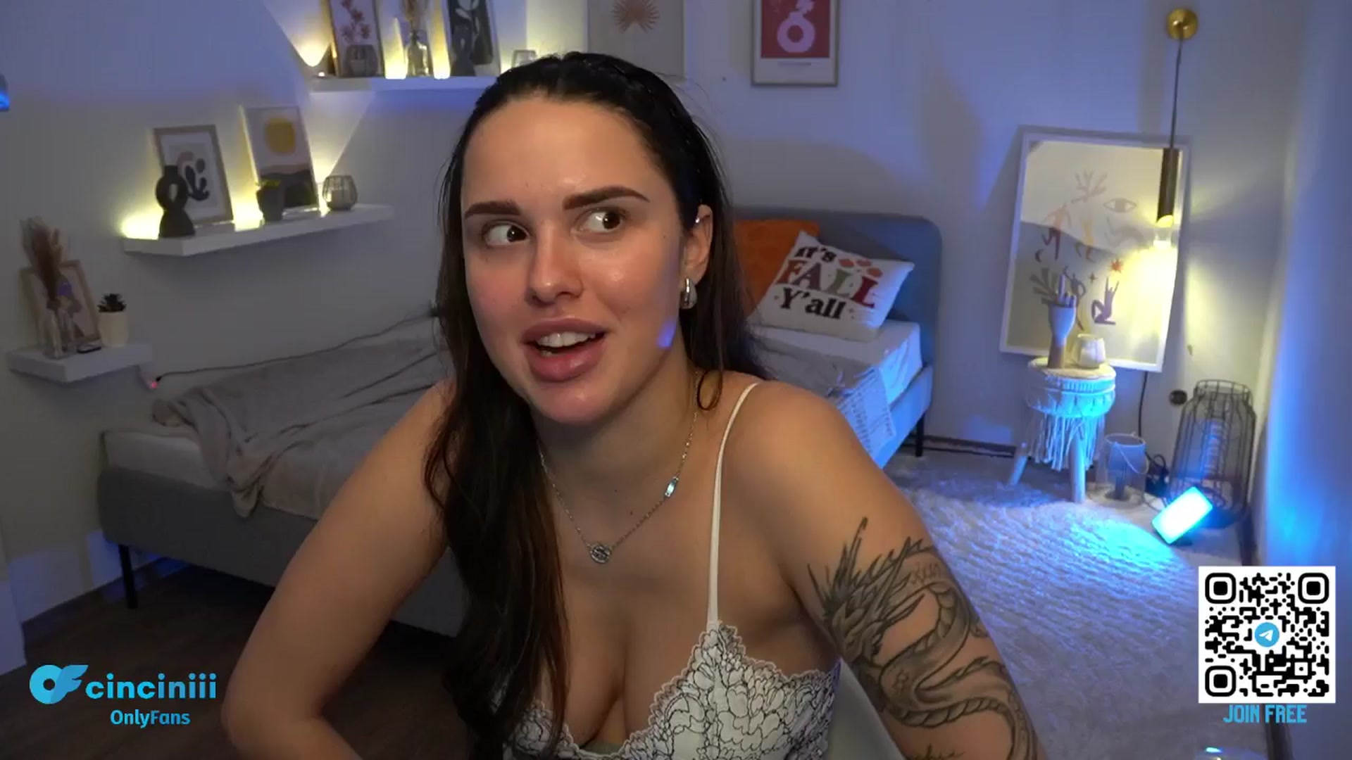 Gallery image thumbnail from cinnabellee's myfreecams stream on, 11/14/2024, 20:35 image 3 of 20