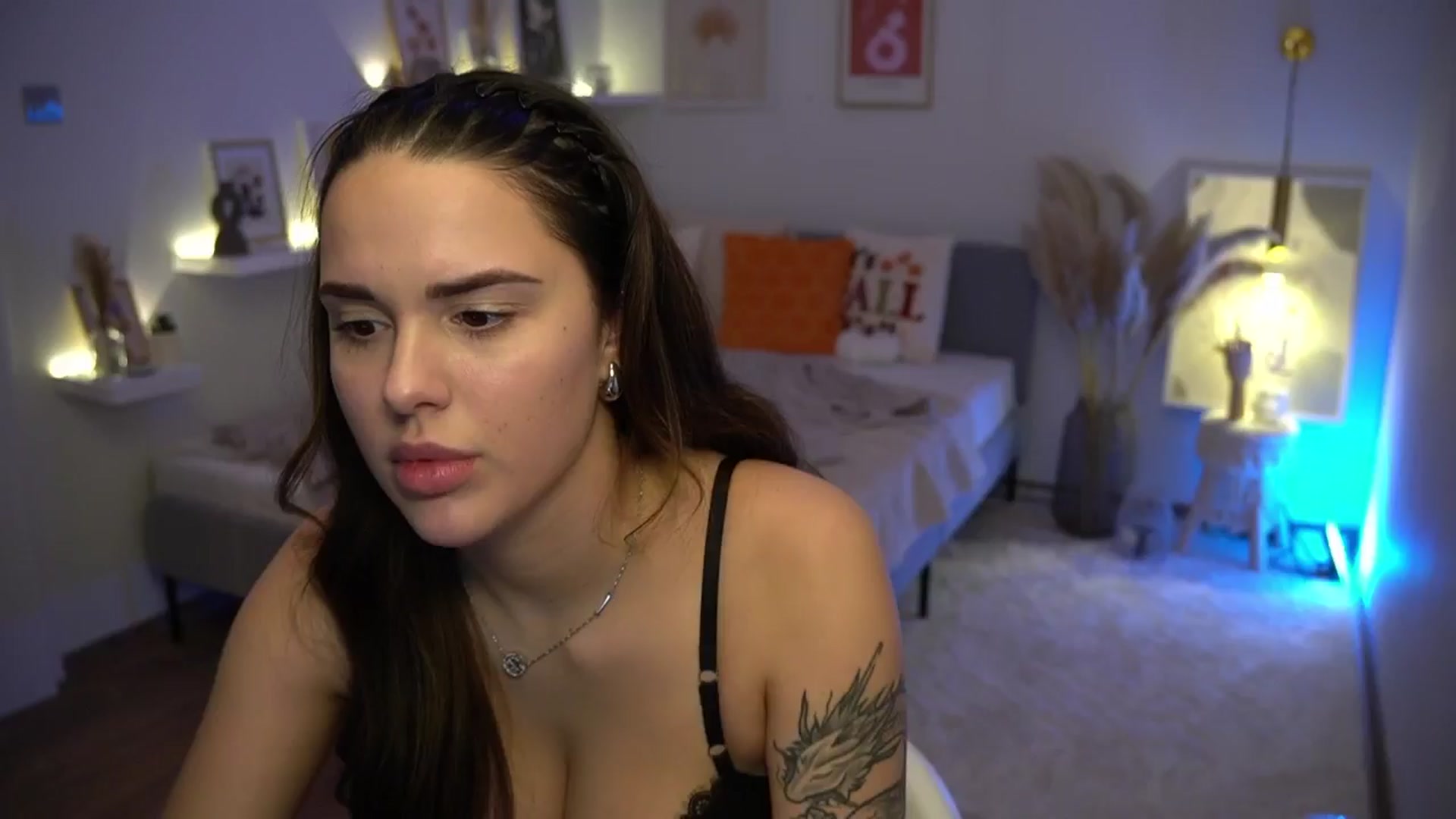 Gallery image thumbnail from cinnabellee's myfreecams stream on, 11/18/2024, 20:46 image 7 of 20