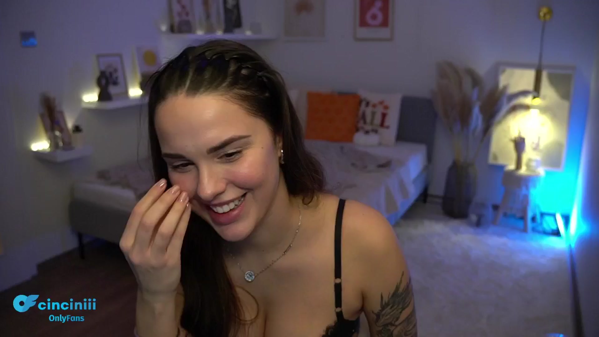 Gallery image thumbnail from cinnabellee's myfreecams stream on, 11/18/2024, 22:19 image 11 of 20