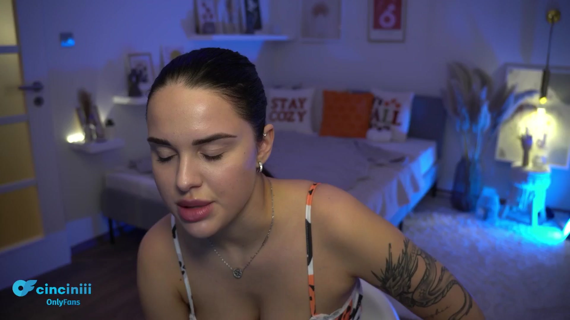 Gallery image thumbnail from cinnabellee's myfreecams stream on, 11/21/2024, 24:19 image 14 of 20