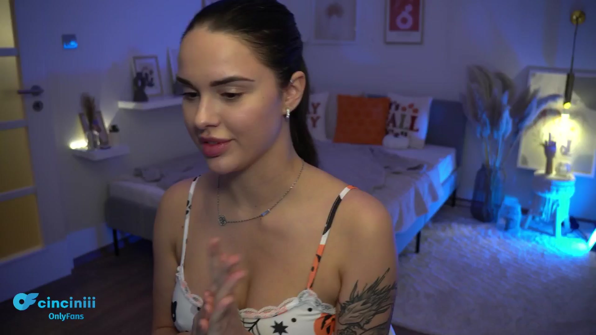 Gallery image thumbnail from cinnabellee's myfreecams stream on, 11/21/2024, 24:19 image 16 of 20