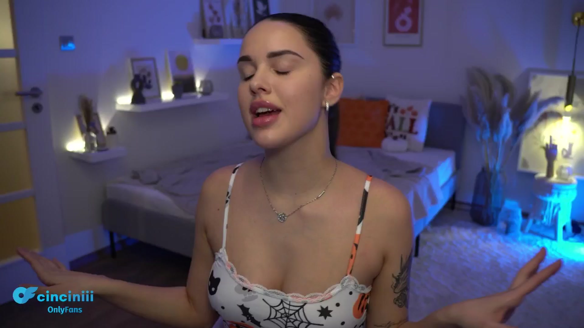 Gallery image thumbnail from cinnabellee's myfreecams stream on, 11/21/2024, 24:19 image 2 of 20