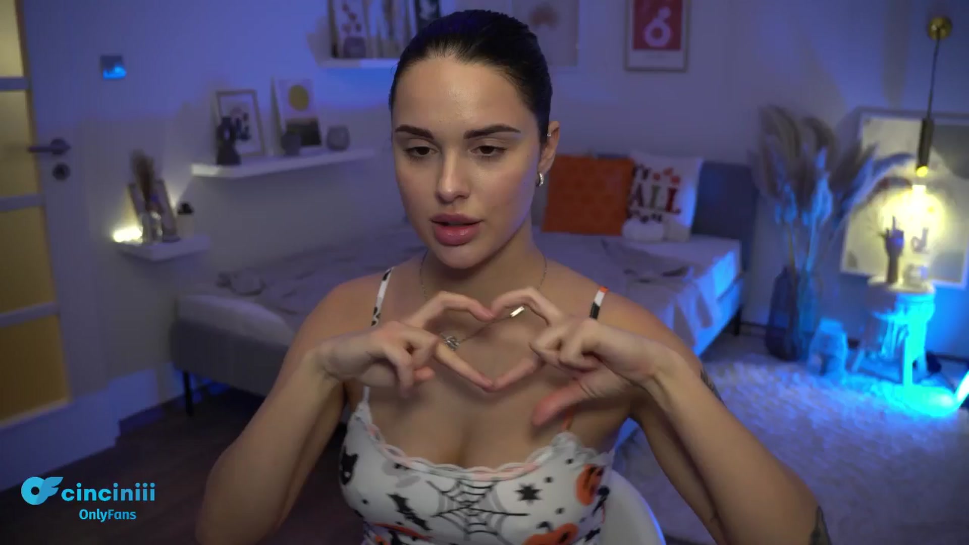 Gallery image thumbnail from cinnabellee's myfreecams stream on, 11/21/2024, 24:19 image 17 of 20