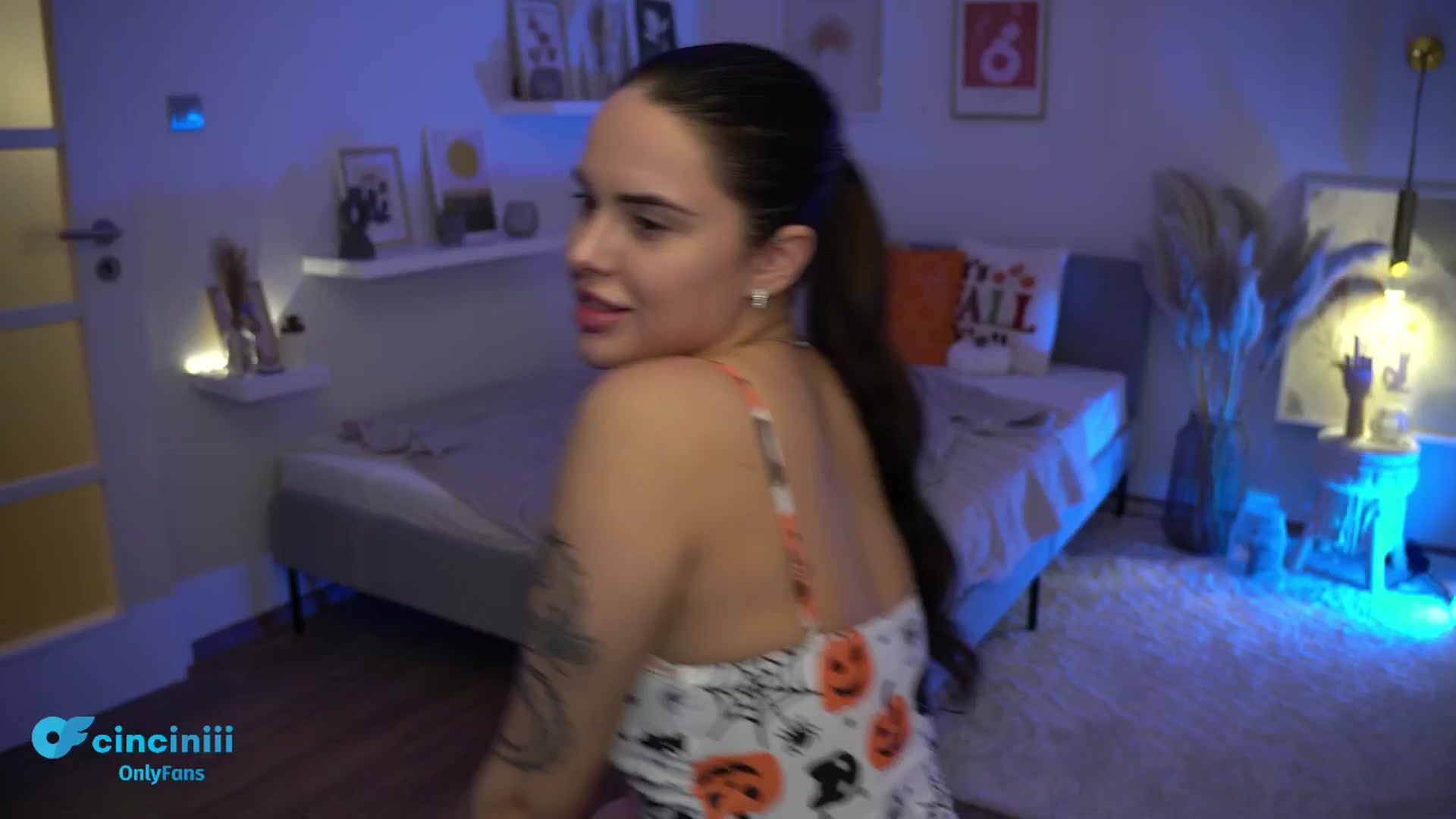 Gallery image thumbnail from cinnabellee's myfreecams stream on, 11/21/2024, 01:02 image 1 of 20