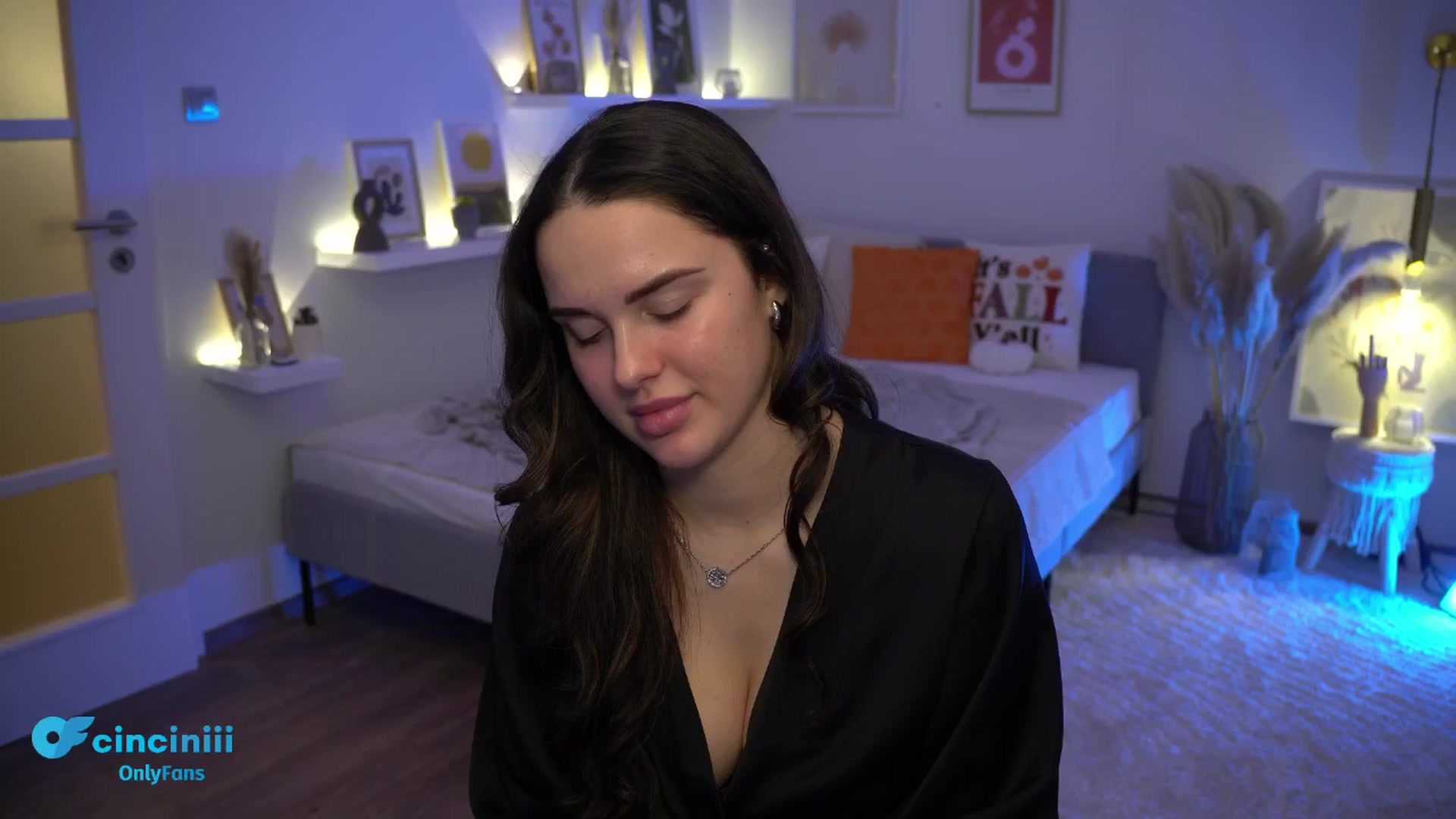 Gallery image thumbnail from cinnabellee's myfreecams stream on, 11/21/2024, 22:09 image 4 of 20