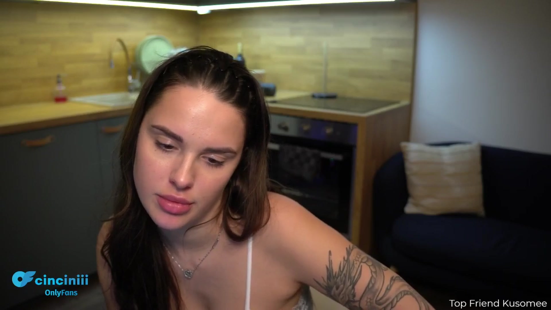 Gallery image thumbnail from cinnabellee's myfreecams stream on, 11/25/2024, 21:05 image 19 of 20
