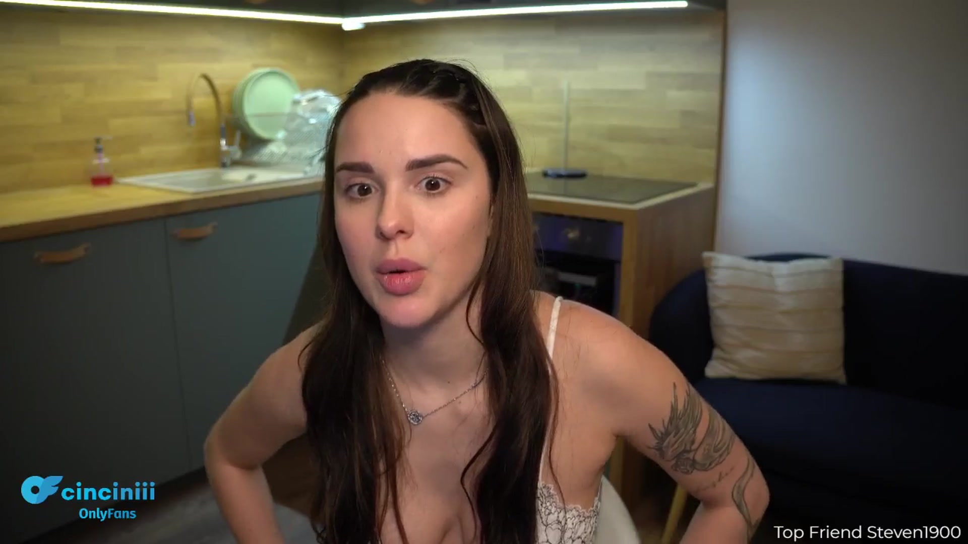 Gallery image thumbnail from cinnabellee's myfreecams stream on, 11/25/2024, 21:05 image 6 of 20