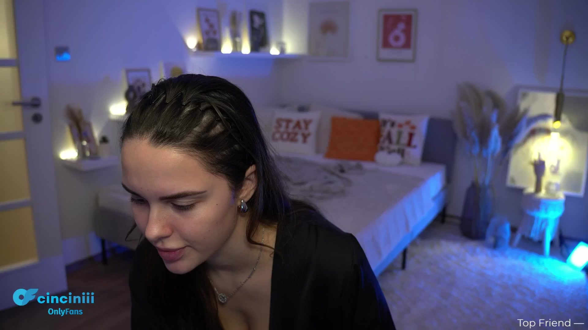 Gallery image thumbnail from cinnabellee's myfreecams stream on, 11/26/2024, 21:26 image 2 of 20