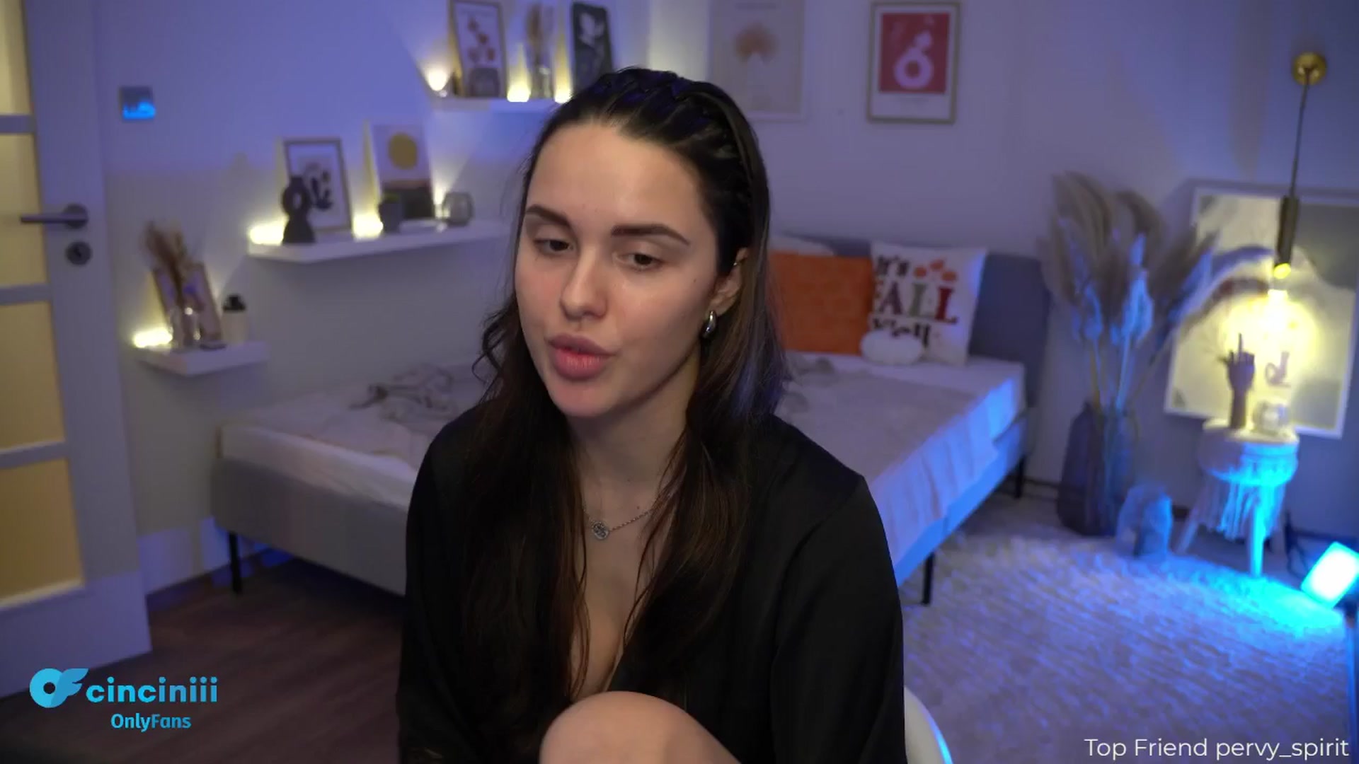 Gallery image thumbnail from cinnabellee's myfreecams stream on, 11/26/2024, 21:26 image 5 of 20