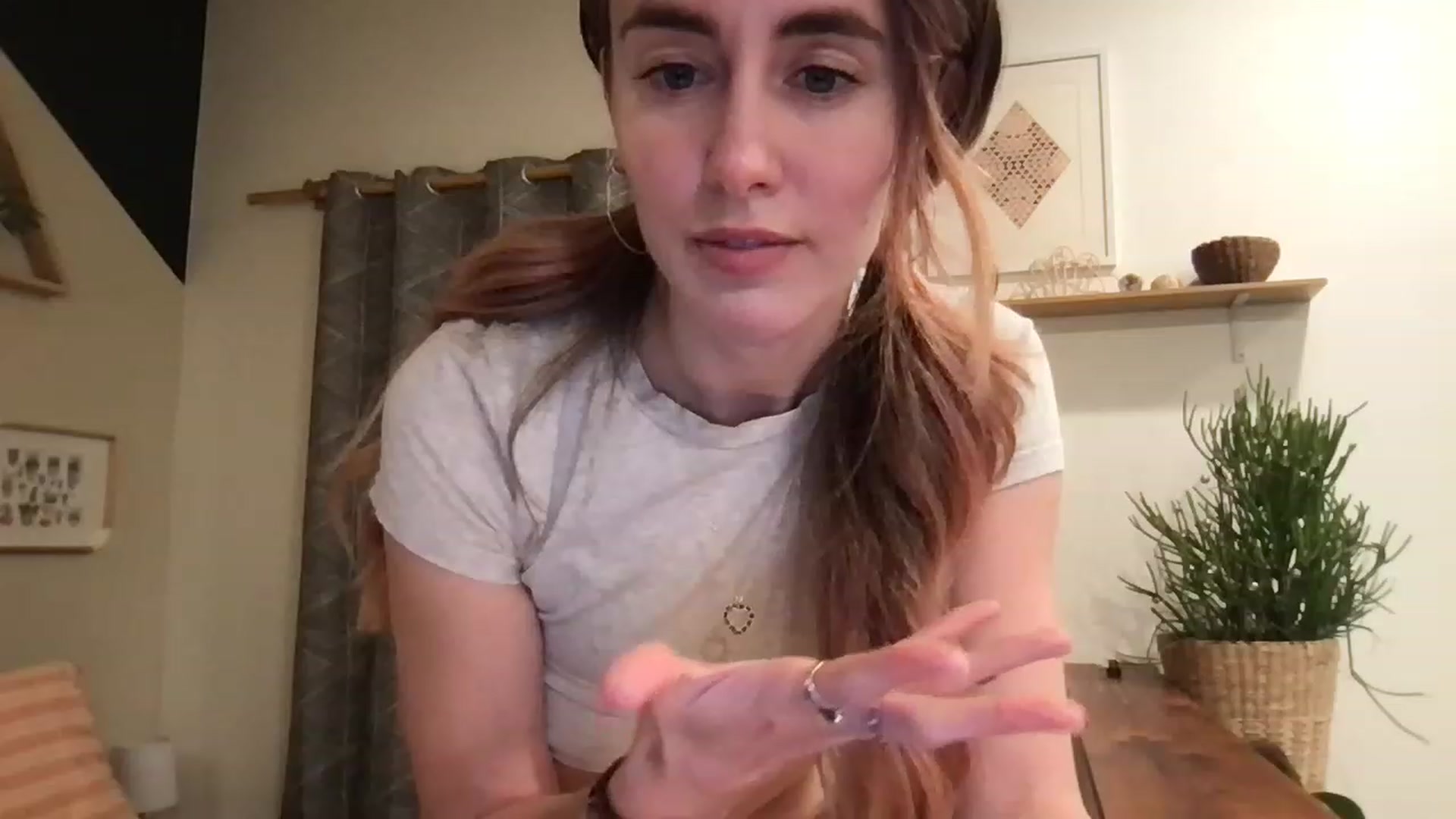 Gallery image thumbnail from clara's myfreecams stream on, 01/12/2023, 05:17 image 11 of 20