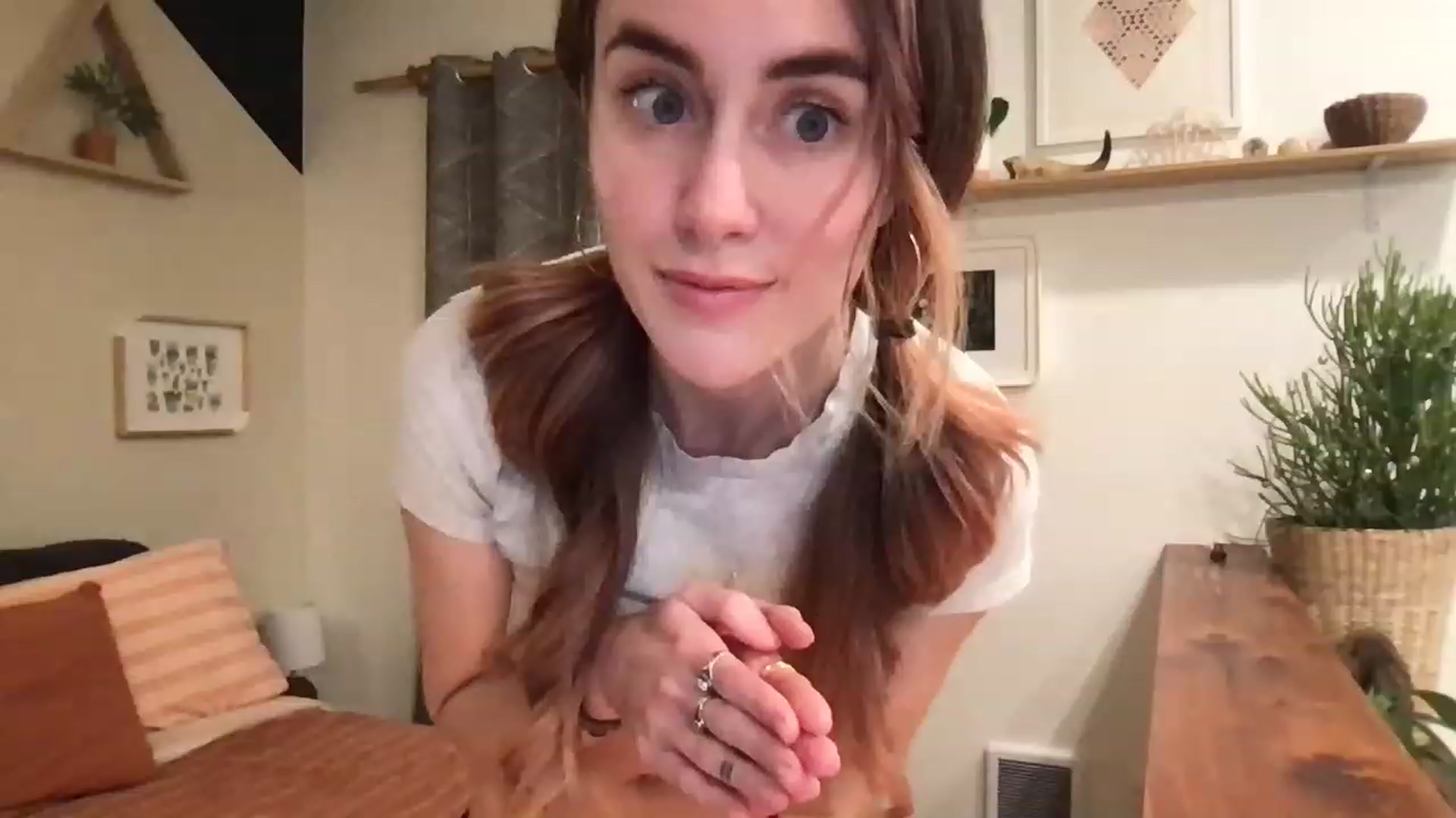 Gallery image thumbnail from clara's myfreecams stream on, 01/12/2023, 05:17 image 16 of 20