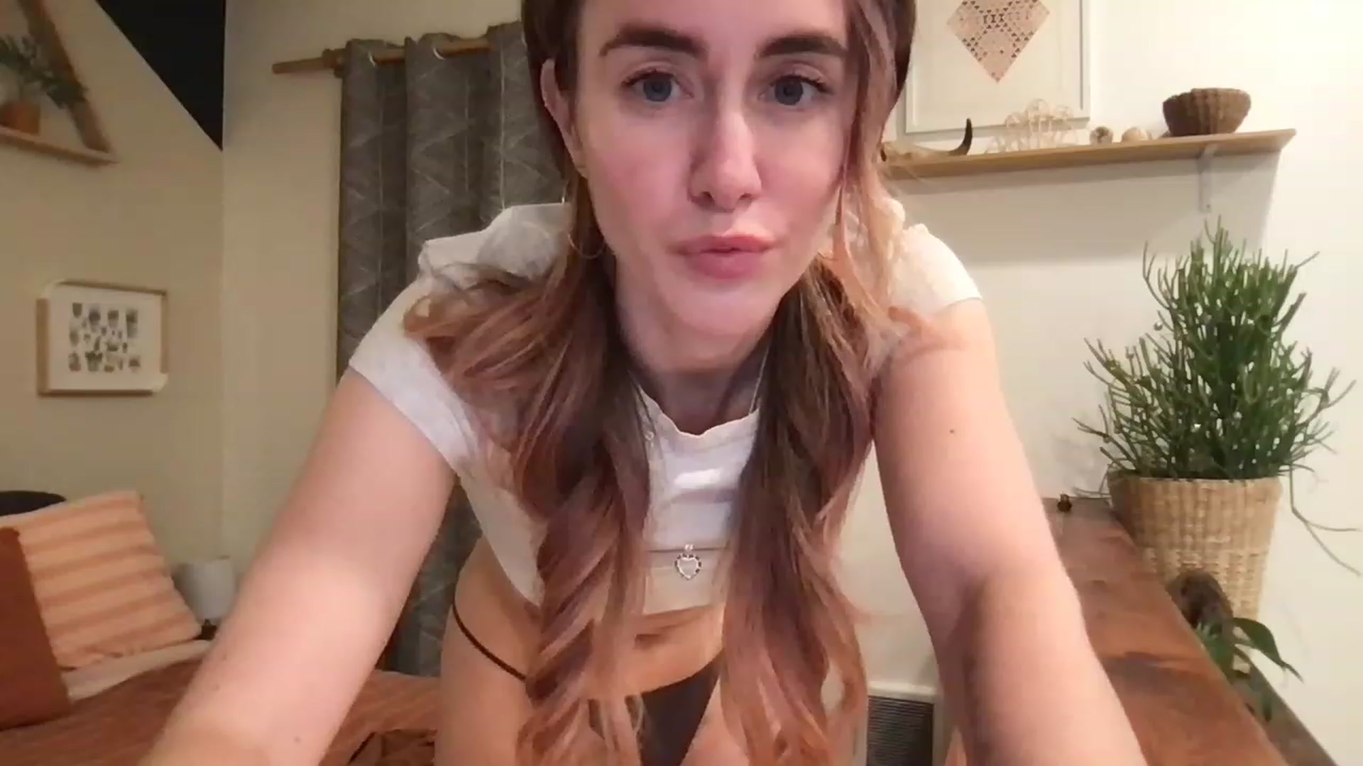 Gallery image thumbnail from clara's myfreecams stream on, 01/12/2023, 05:17 image 4 of 20