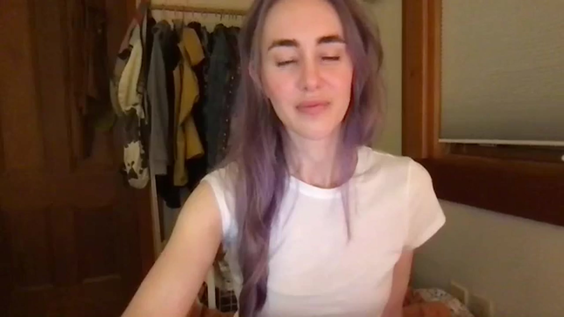 Gallery image thumbnail from clara's myfreecams stream on, 02/22/2024, 04:58 image 6 of 20