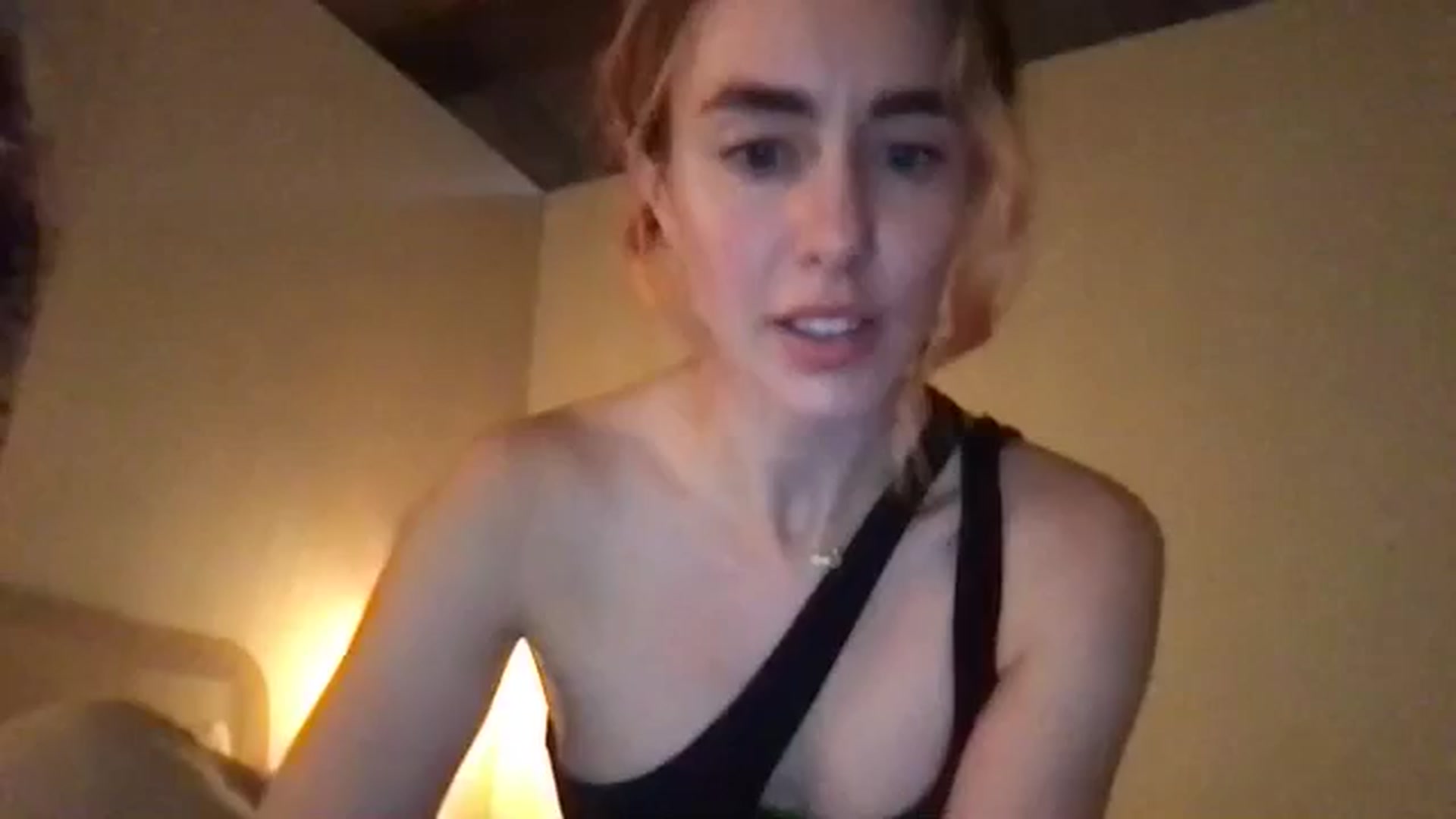 Gallery image thumbnail from clara's myfreecams stream on, 10/22/2024, 01:52 image 1 of 20
