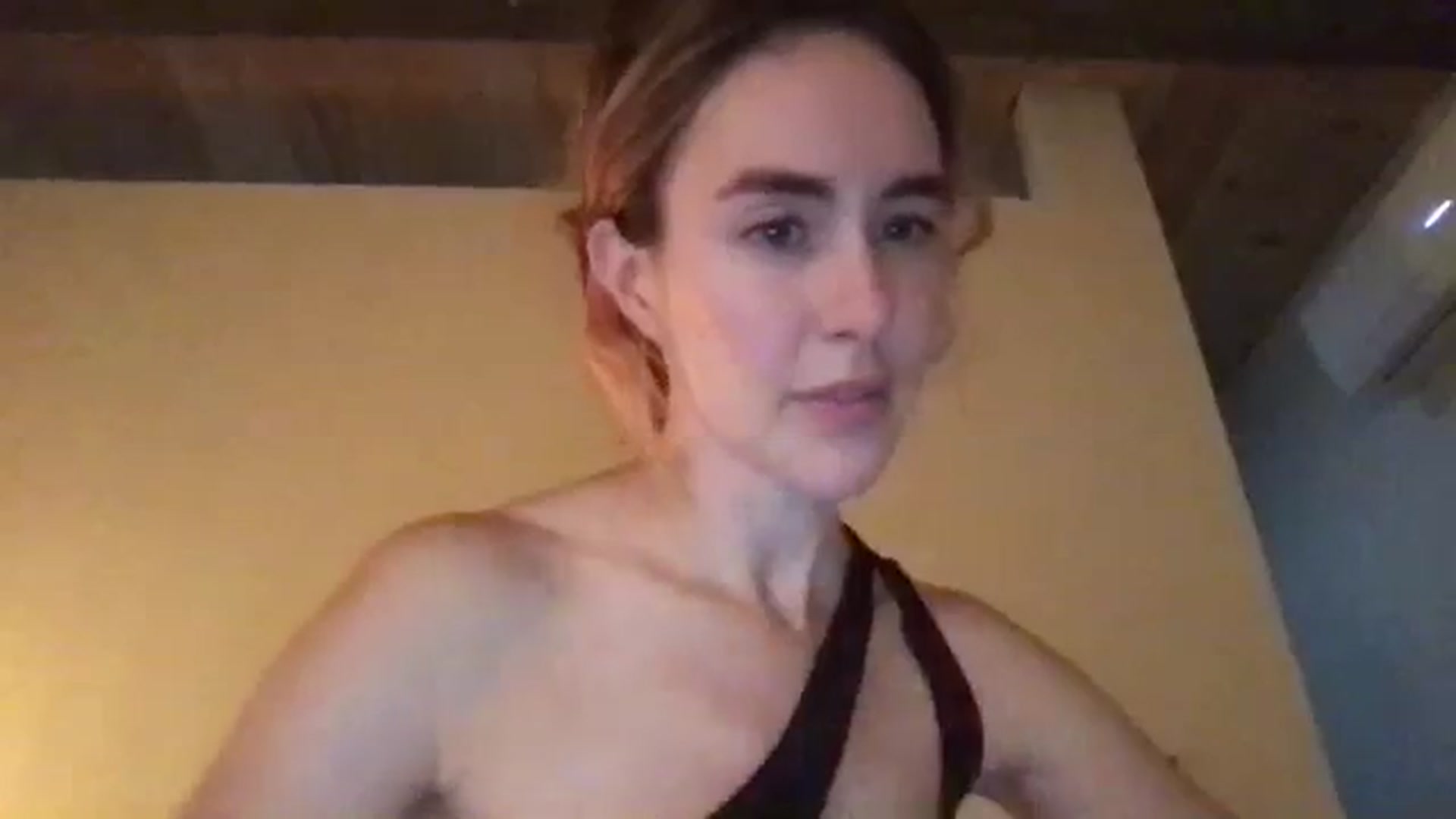 Gallery image thumbnail from clara's myfreecams stream on, 10/22/2024, 02:24 image 18 of 20