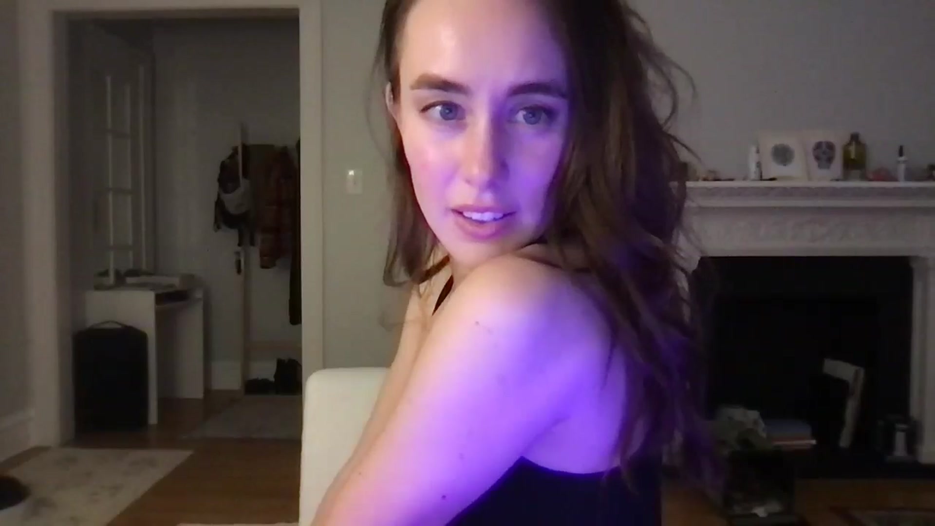 Gallery image thumbnail from clara's myfreecams stream on, 03/06/2025, 01:22 image 11 of 20
