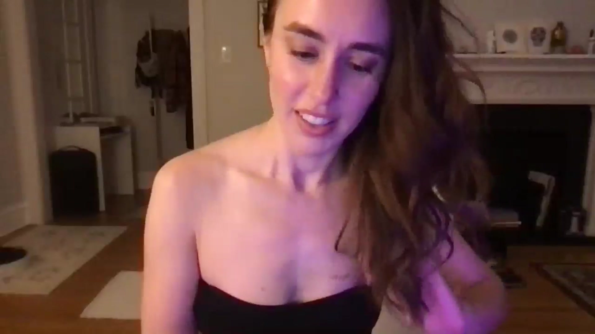 Gallery image thumbnail from clara's myfreecams stream on, 03/06/2025, 04:22 image 12 of 20