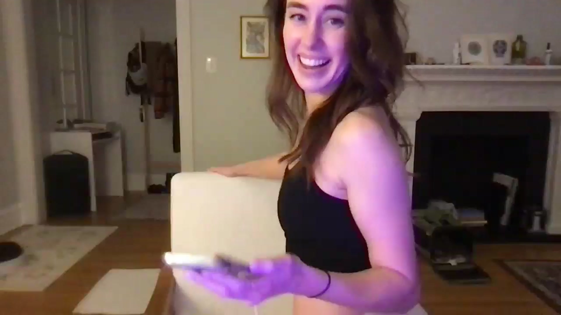 Gallery image thumbnail from clara's myfreecams stream on, 03/06/2025, 04:22 image 1 of 20