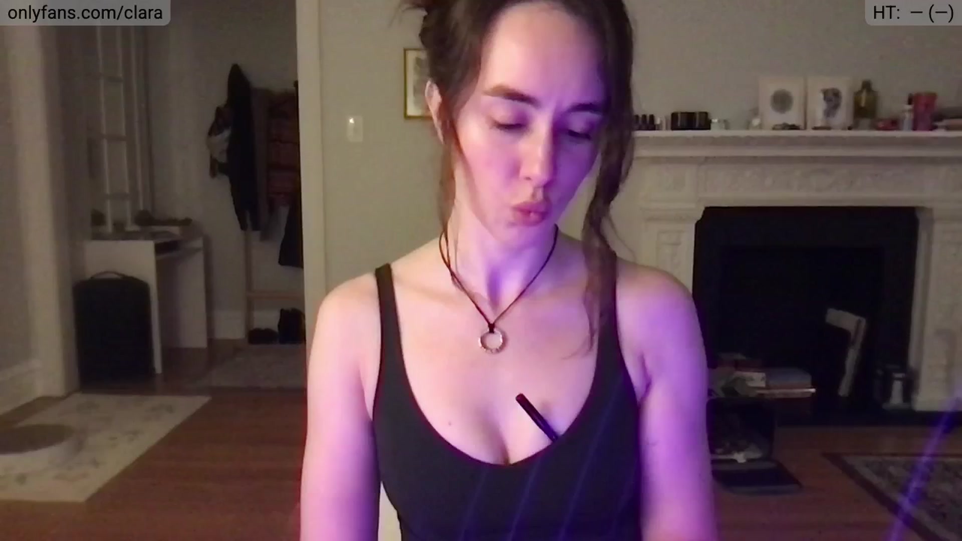 Gallery image thumbnail from clara's myfreecams stream on, 03/08/2025, 02:38 image 1 of 20