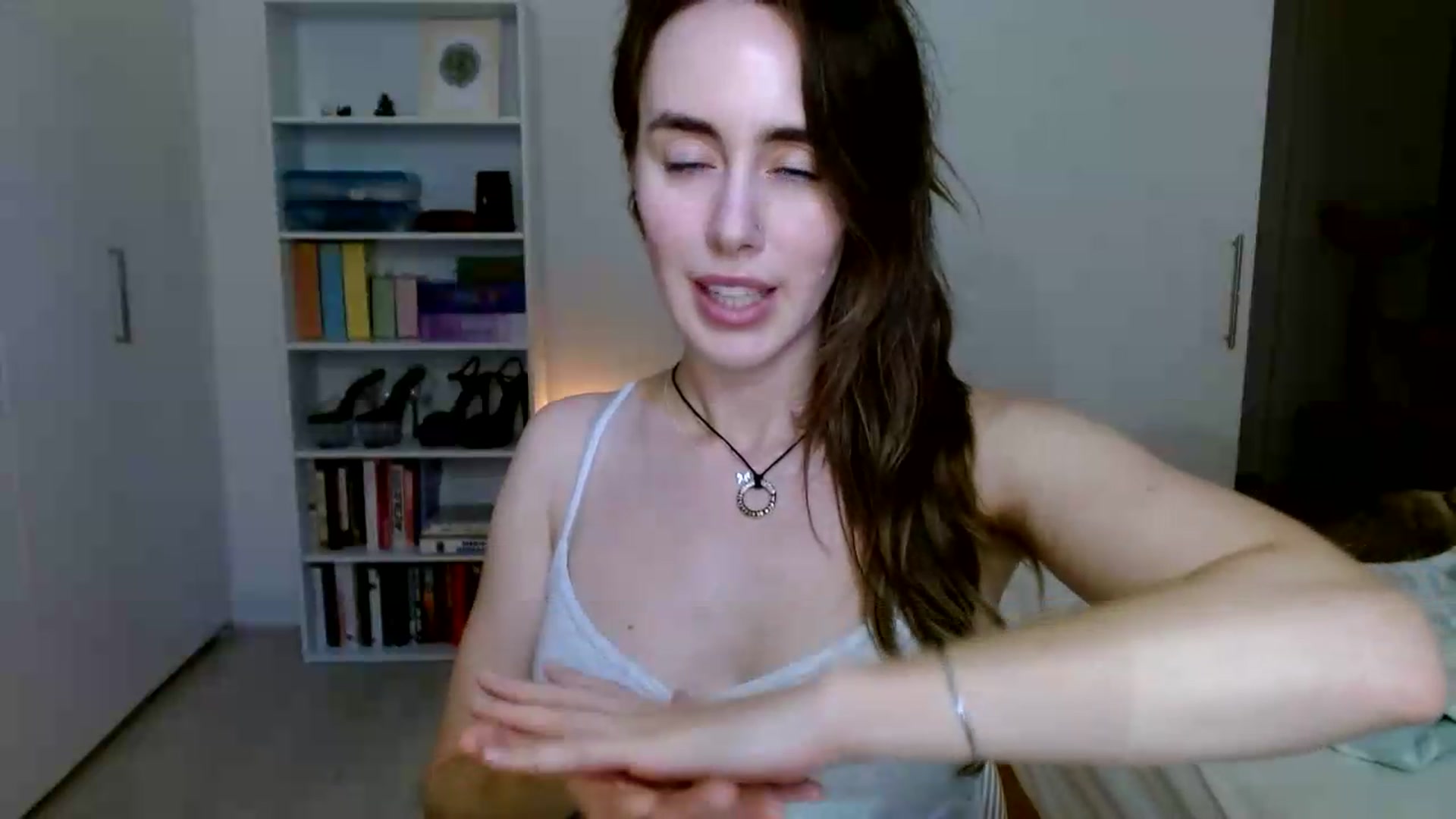 Gallery image thumbnail from clara's myfreecams stream on, 08/28/2026, 07:19 image 3 of 20