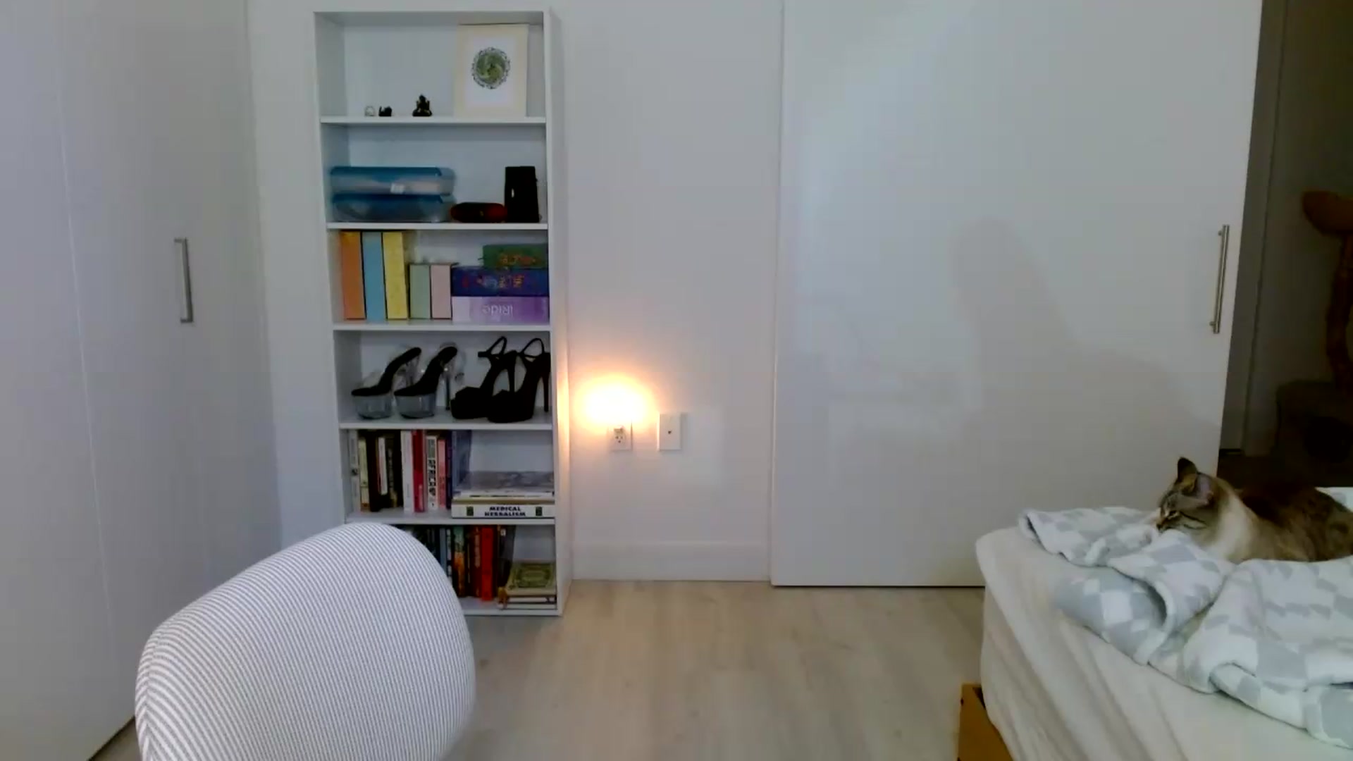 Gallery image thumbnail from clara's myfreecams stream on, 08/28/2026, 07:19 image 16 of 20