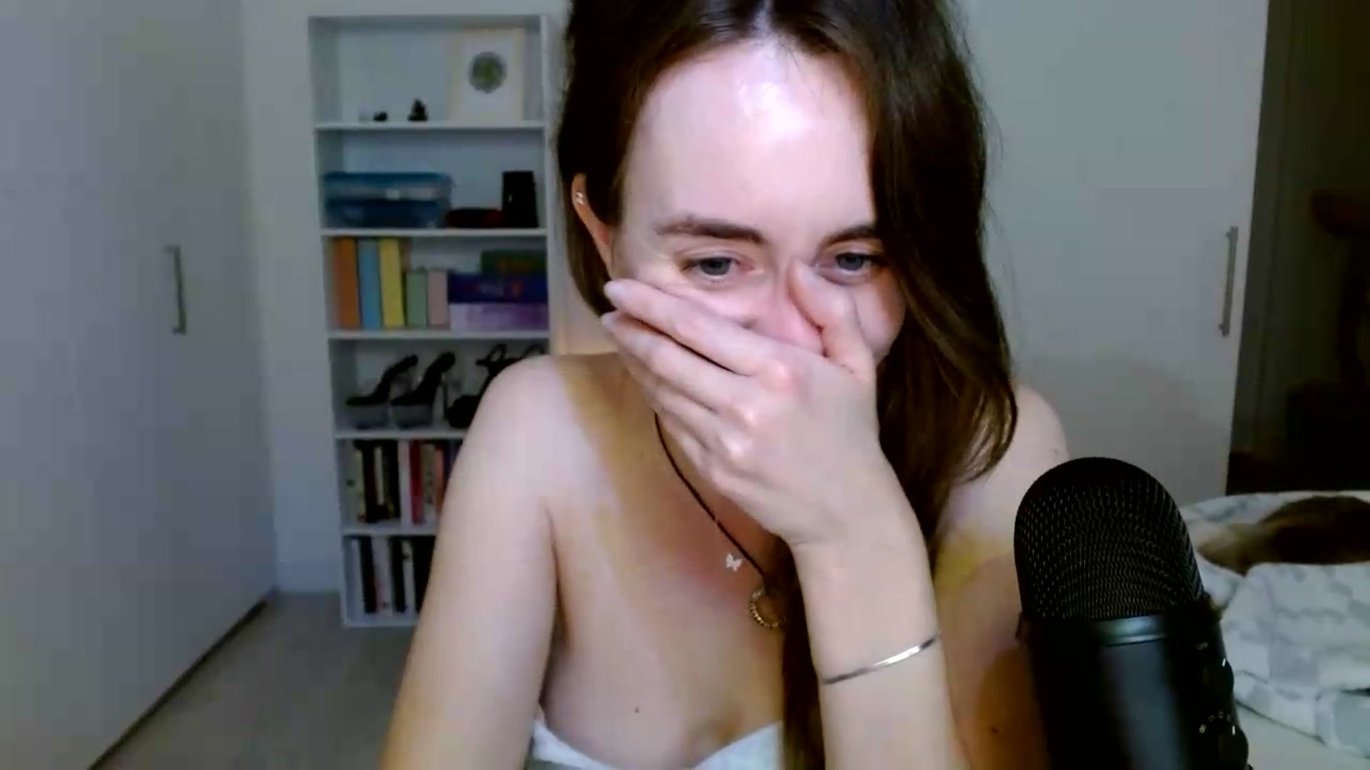 Gallery image thumbnail from clara's myfreecams stream on, 08/28/2026, 07:19 image 19 of 20