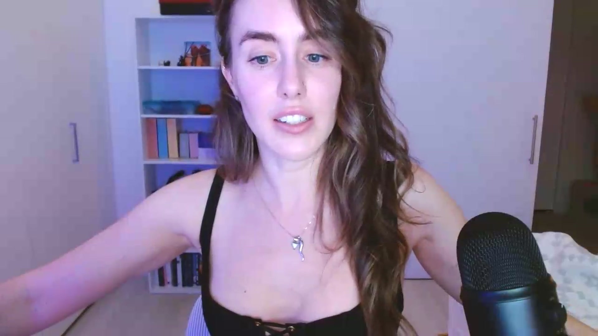 Gallery image thumbnail from clara's myfreecams stream on, 09/08/2026, 05:10 image 17 of 20