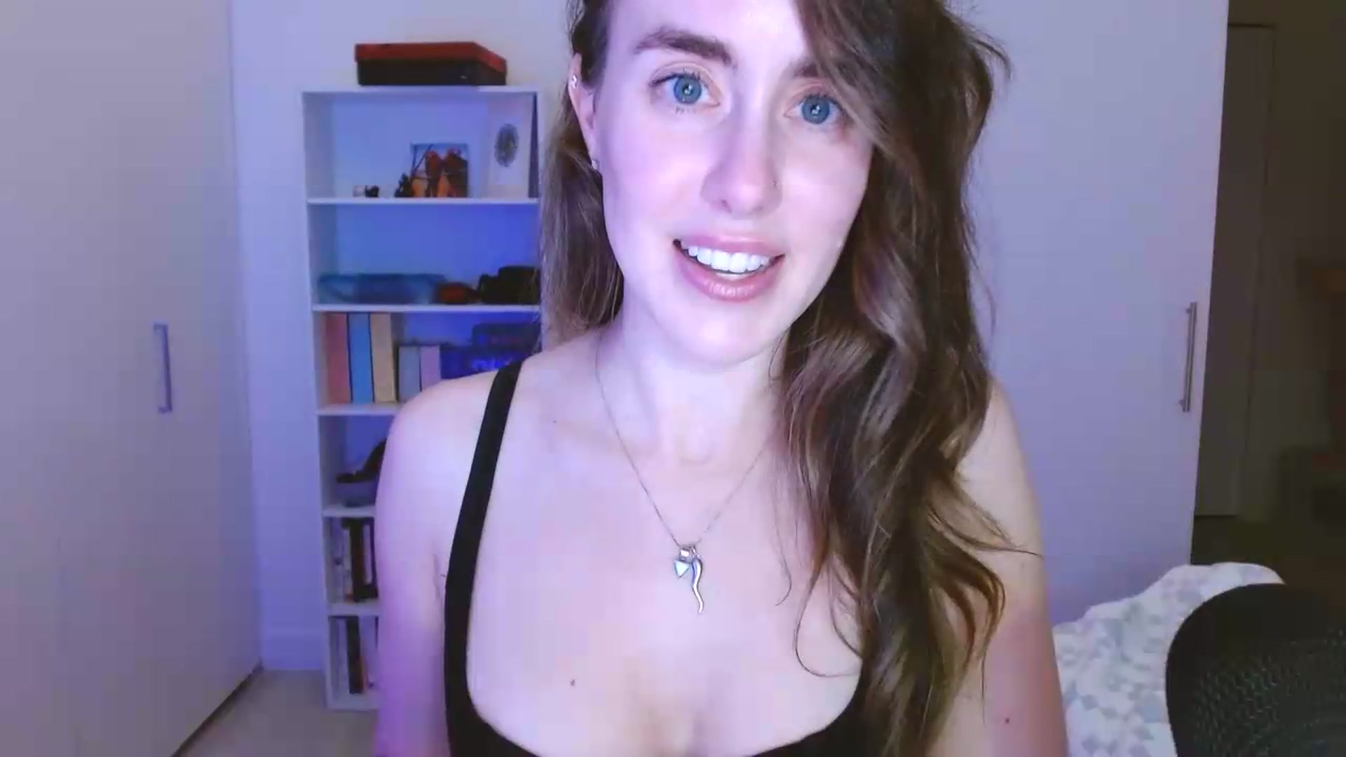 Gallery image thumbnail from clara's myfreecams stream on, 09/08/2026, 05:10 image 15 of 20