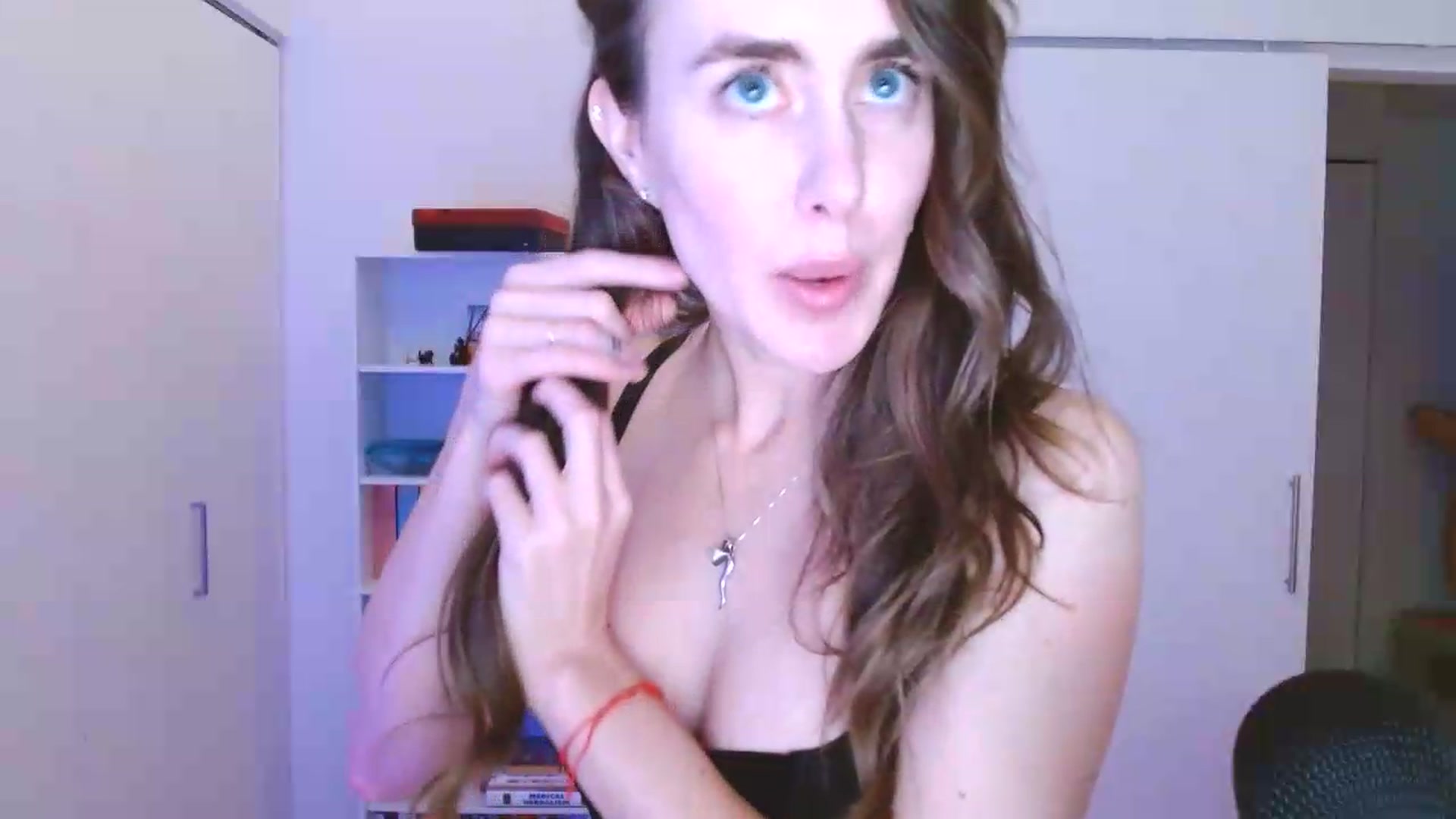 Gallery image thumbnail from clara's myfreecams stream on, 09/08/2026, 05:10 image 11 of 20