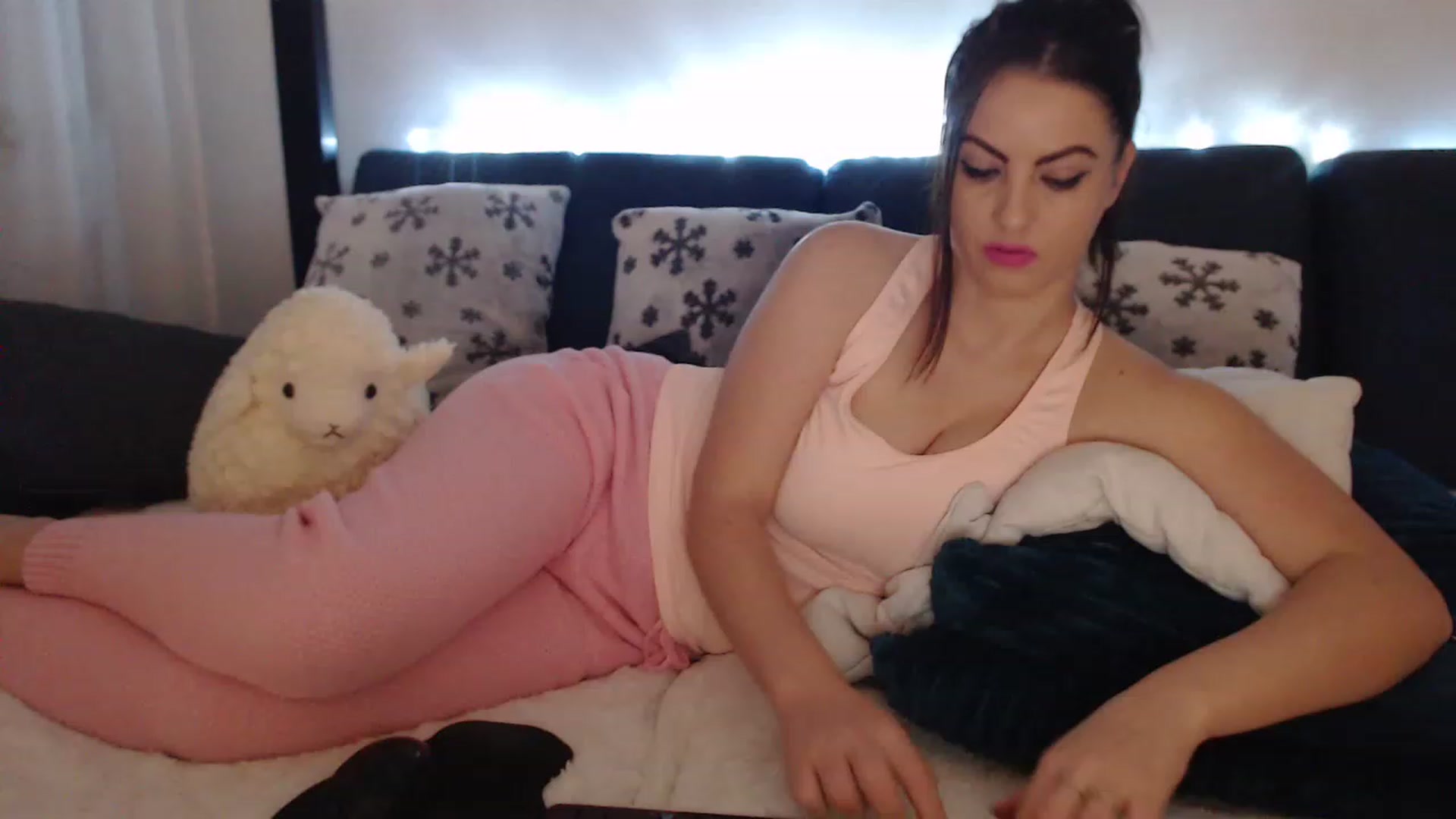 Gallery image thumbnail from classy_devil_'s myfreecams stream on, 01/08/2023, 23:30 image 14 of 20