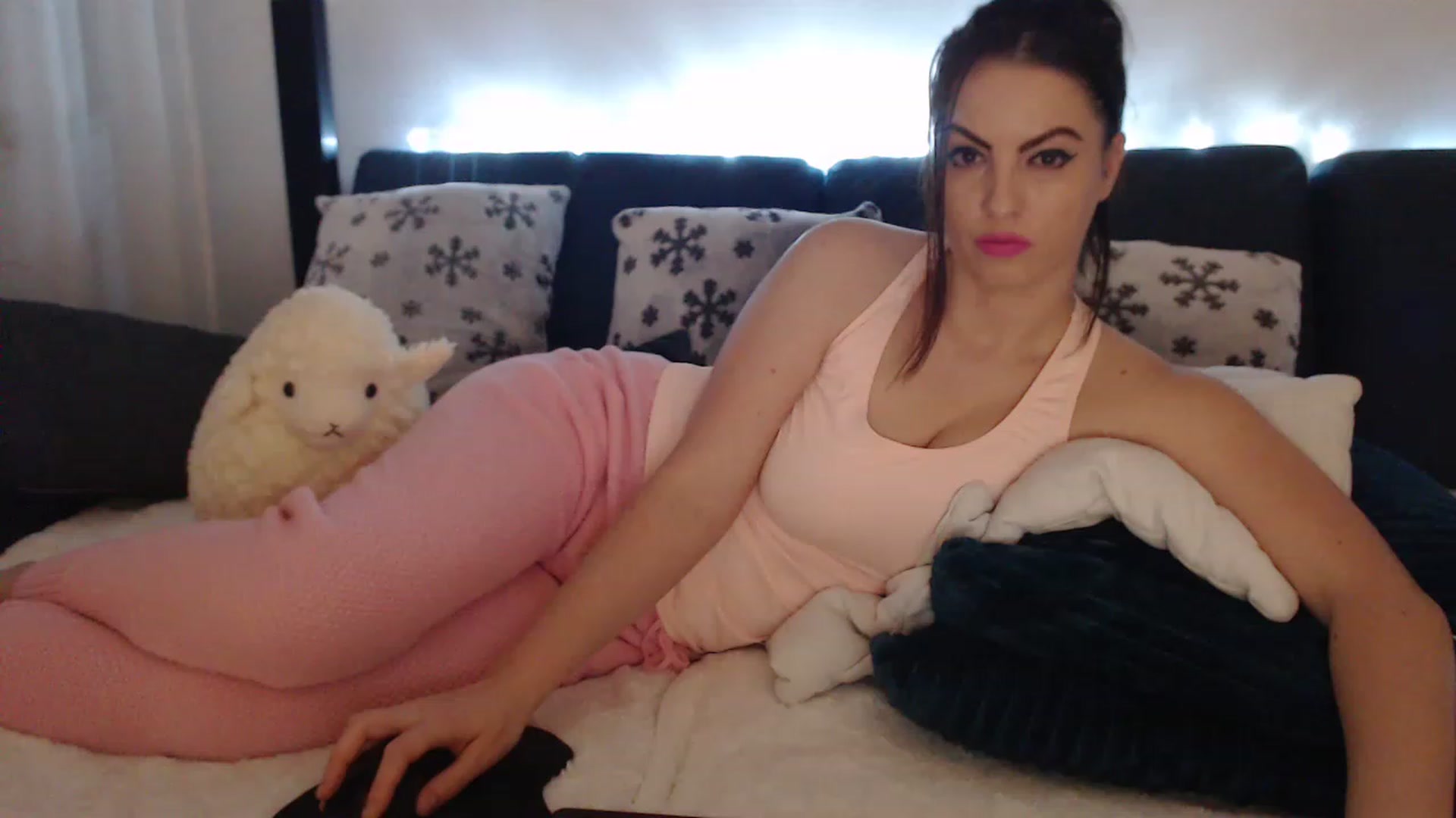 Gallery image thumbnail from classy_devil_'s myfreecams stream on, 01/08/2023, 23:30 image 2 of 20