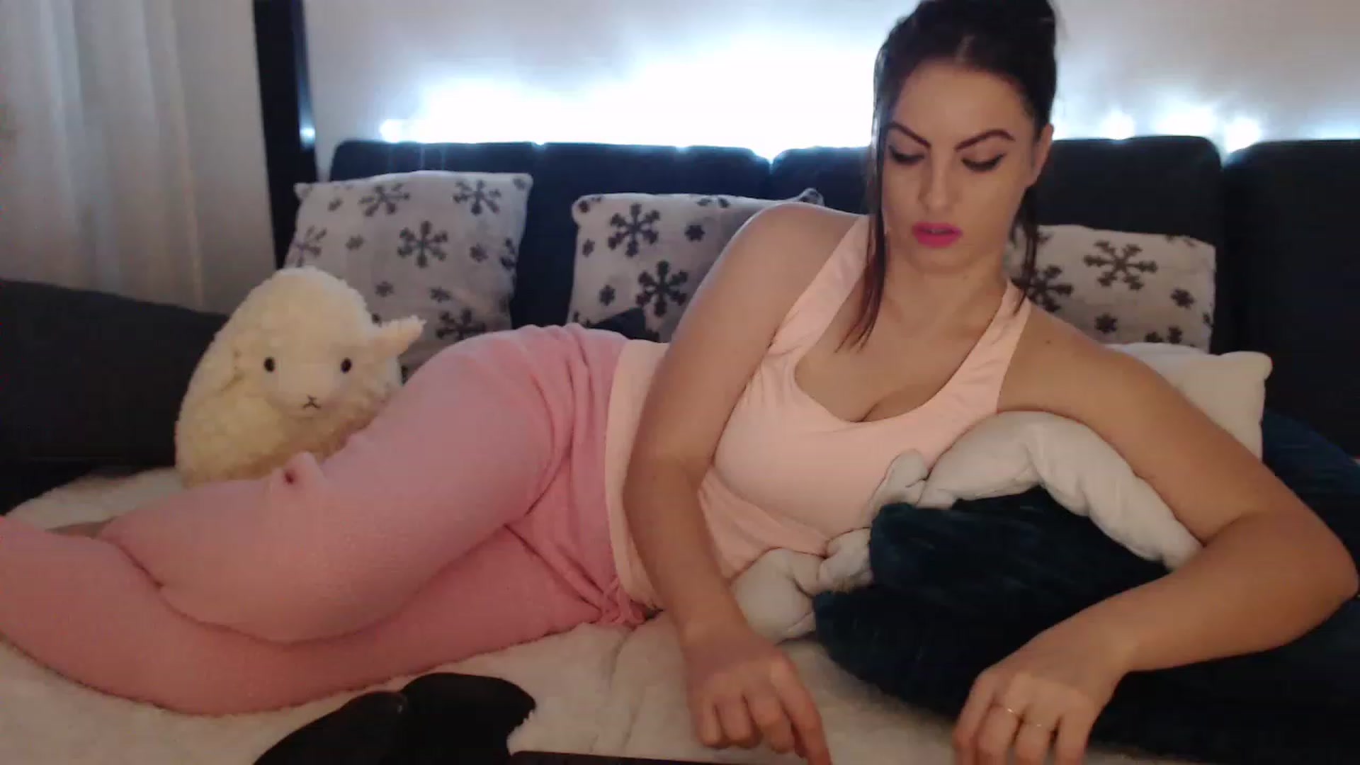 Gallery image thumbnail from classy_devil_'s myfreecams stream on, 01/08/2023, 23:30 image 8 of 20