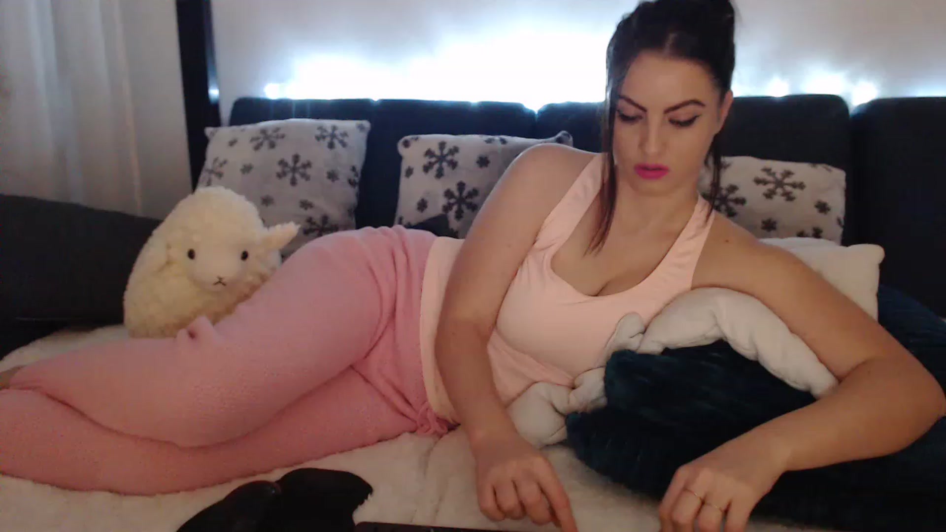 Gallery image thumbnail from classy_devil_'s myfreecams stream on, 01/08/2023, 23:30 image 18 of 20