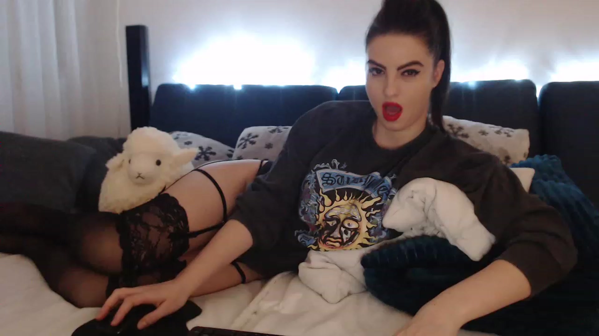 Gallery image thumbnail from classy_devil_'s myfreecams stream on, 02/07/2023, 24:00 image 3 of 20