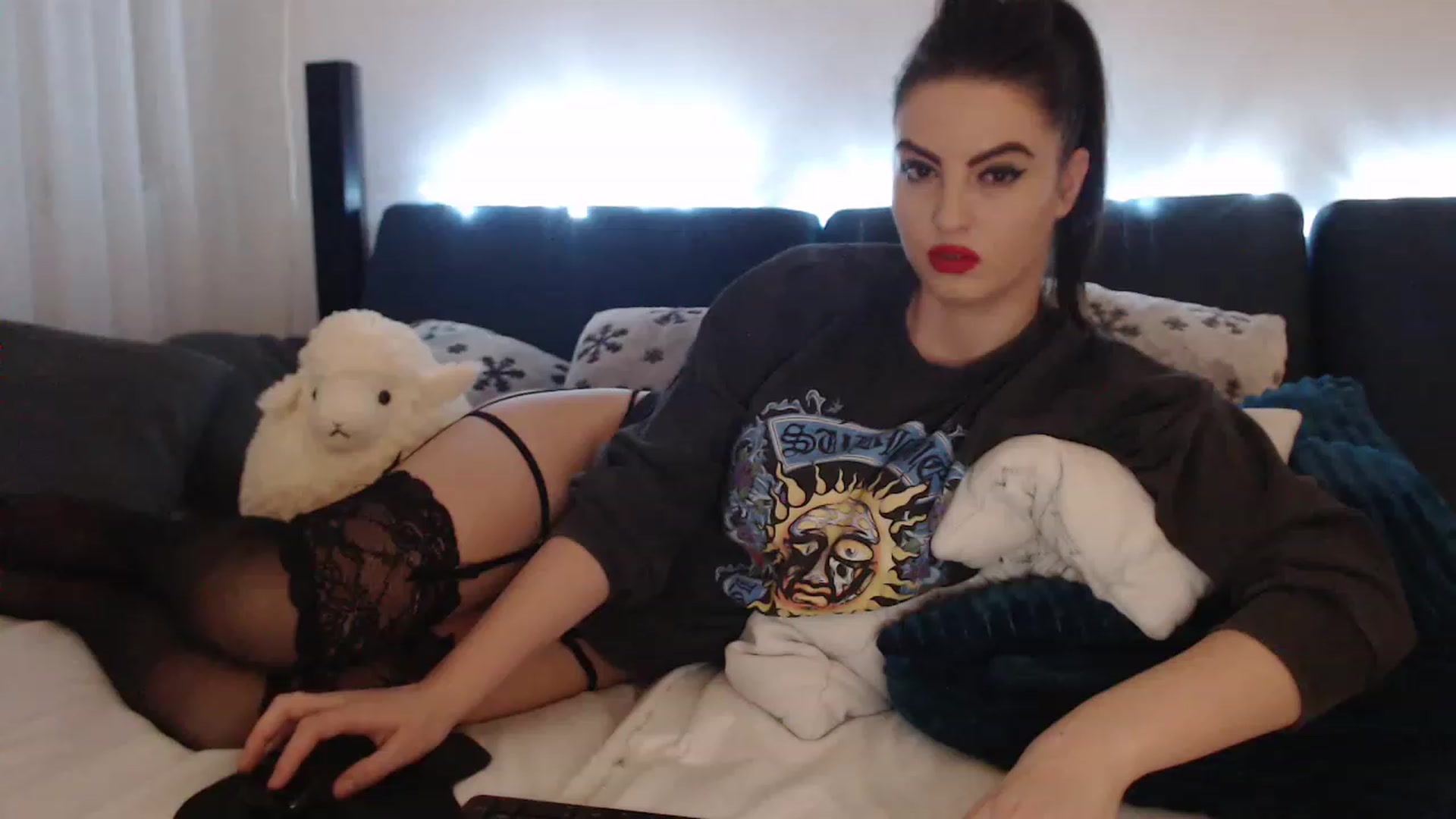 Gallery image thumbnail from classy_devil_'s myfreecams stream on, 02/07/2023, 24:00 image 1 of 20