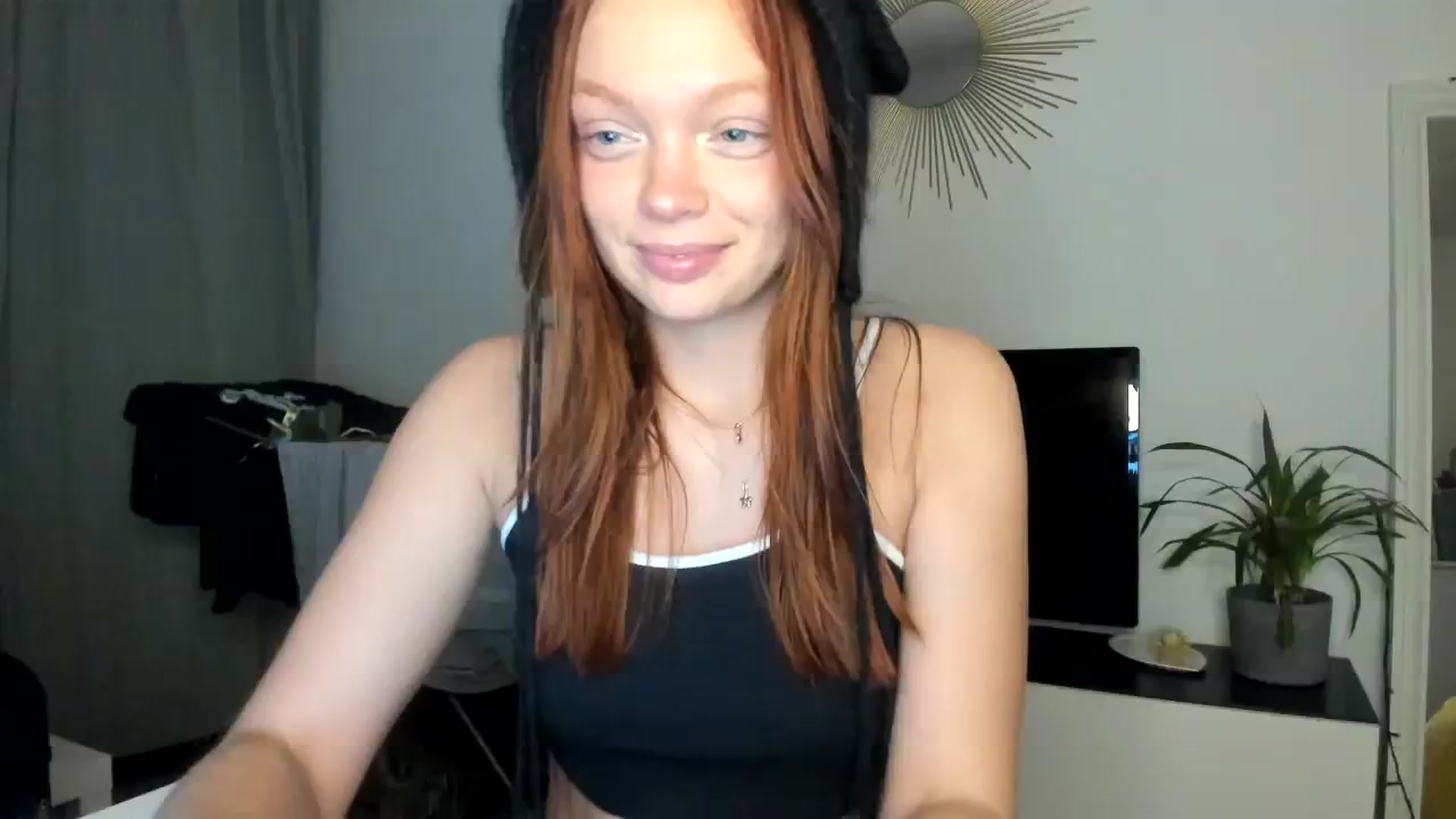 Gallery image thumbnail from clepssydra's myfreecams stream on, 10/29/2023, 21:20 image 4 of 20