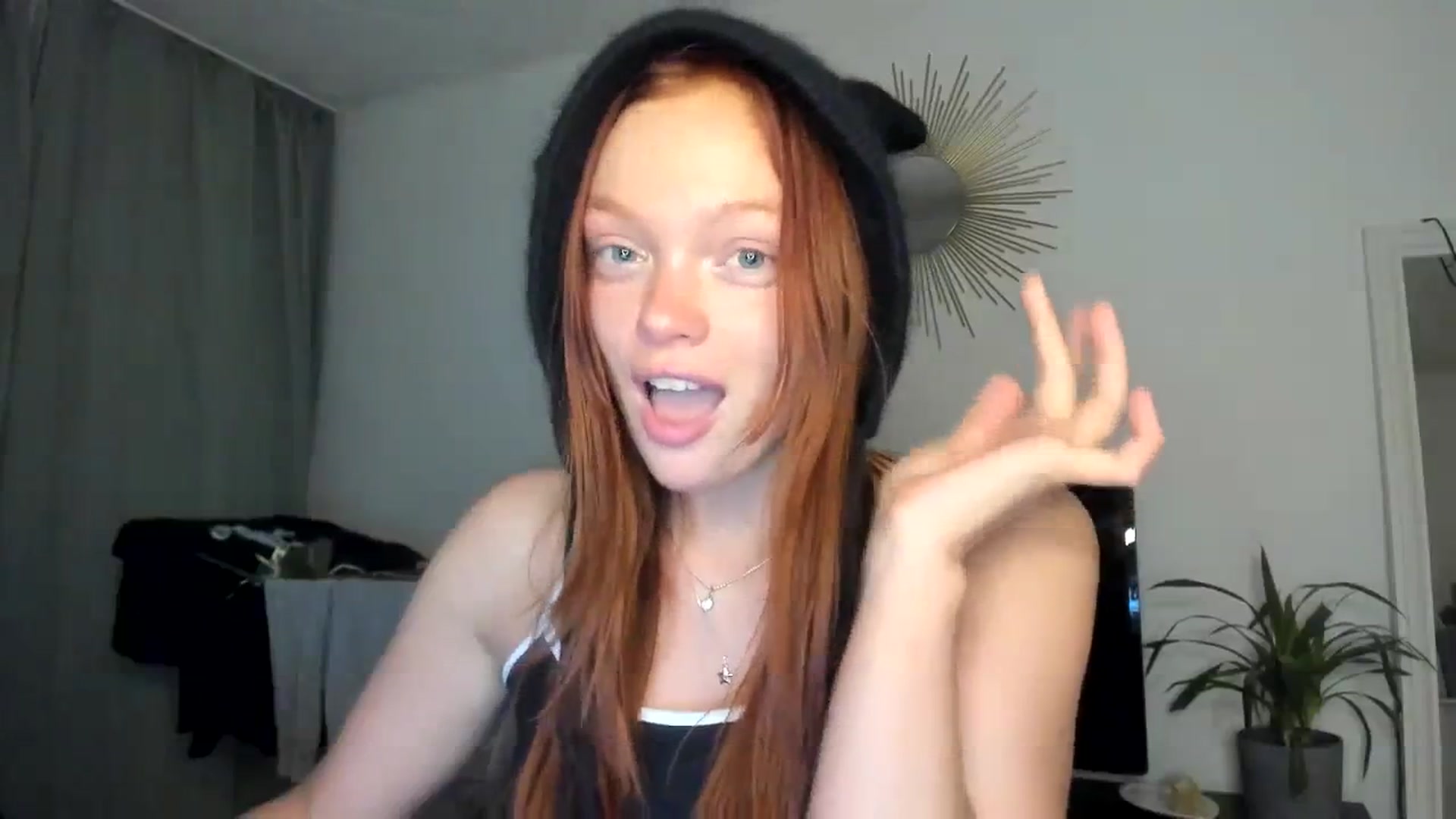 Gallery image thumbnail from clepssydra's myfreecams stream on, 10/29/2023, 21:20 image 9 of 20