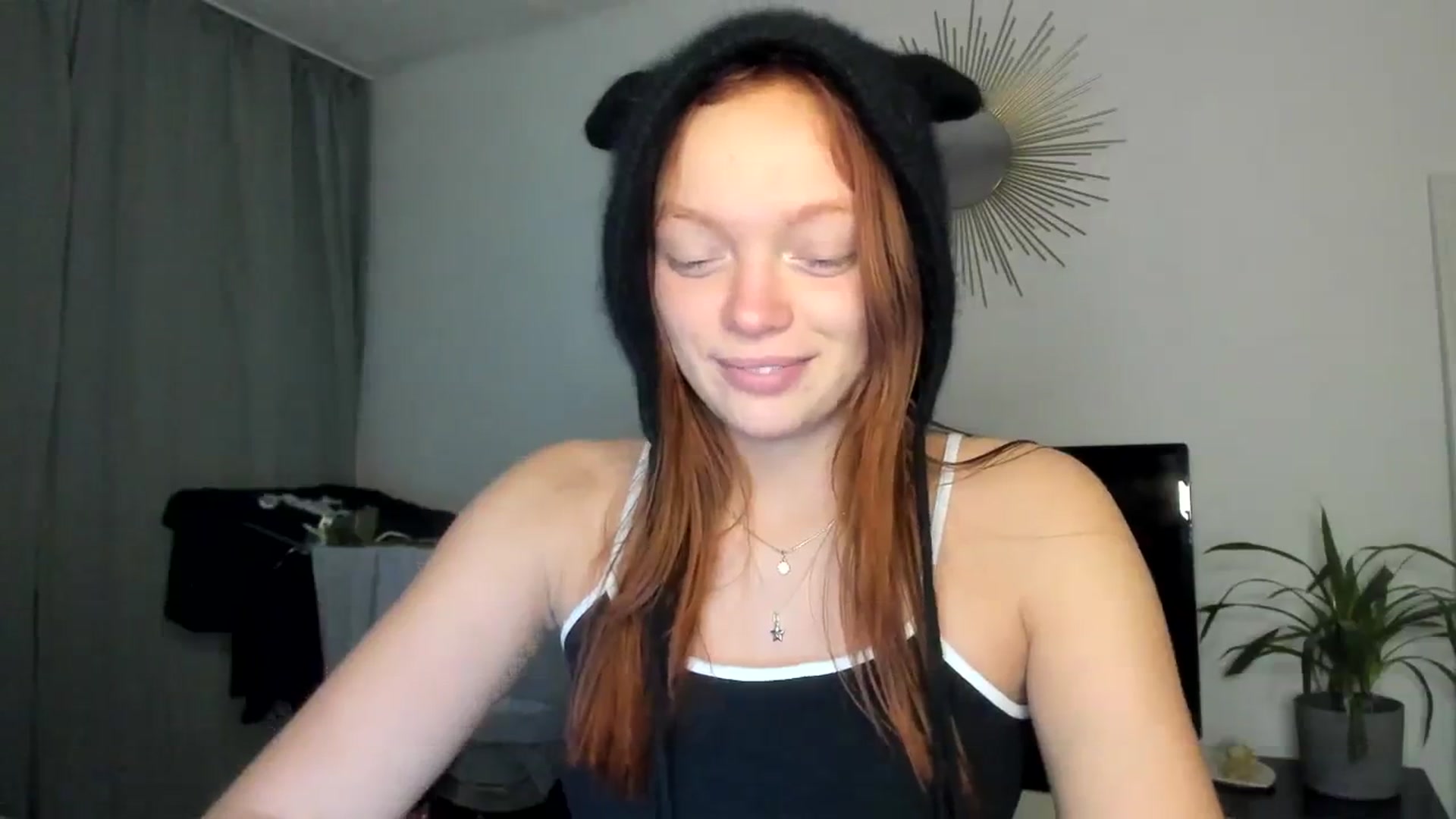 Gallery image thumbnail from clepssydra's myfreecams stream on, 10/29/2023, 21:20 image 17 of 20